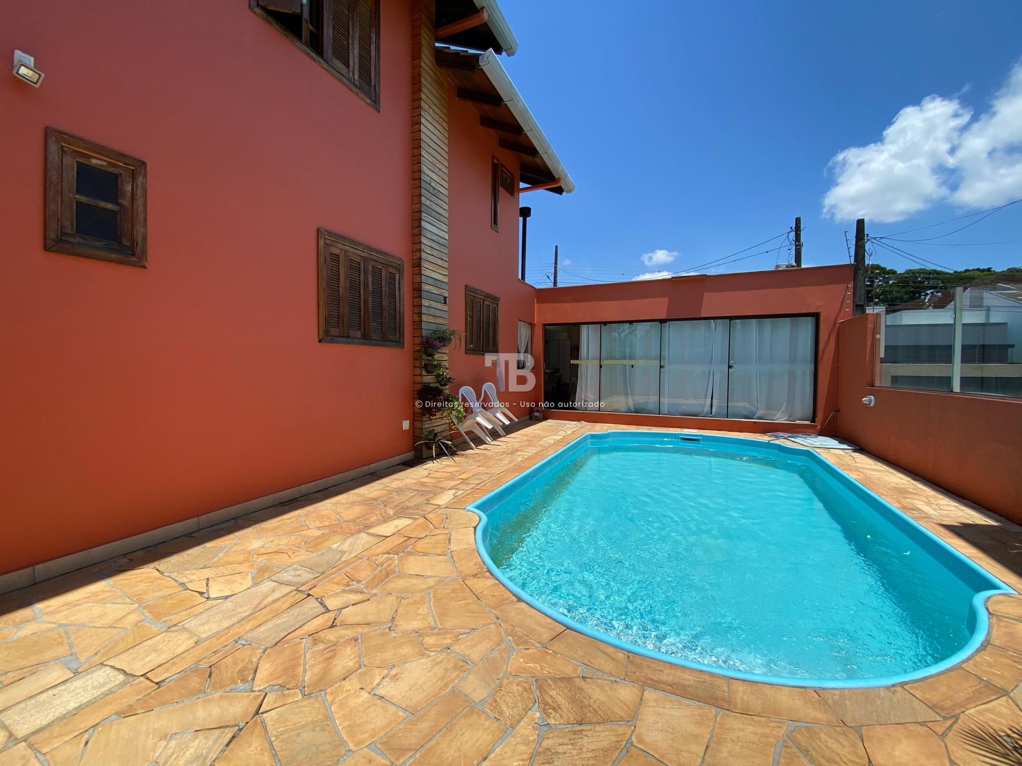 Casa Semimobiliada com Piscina