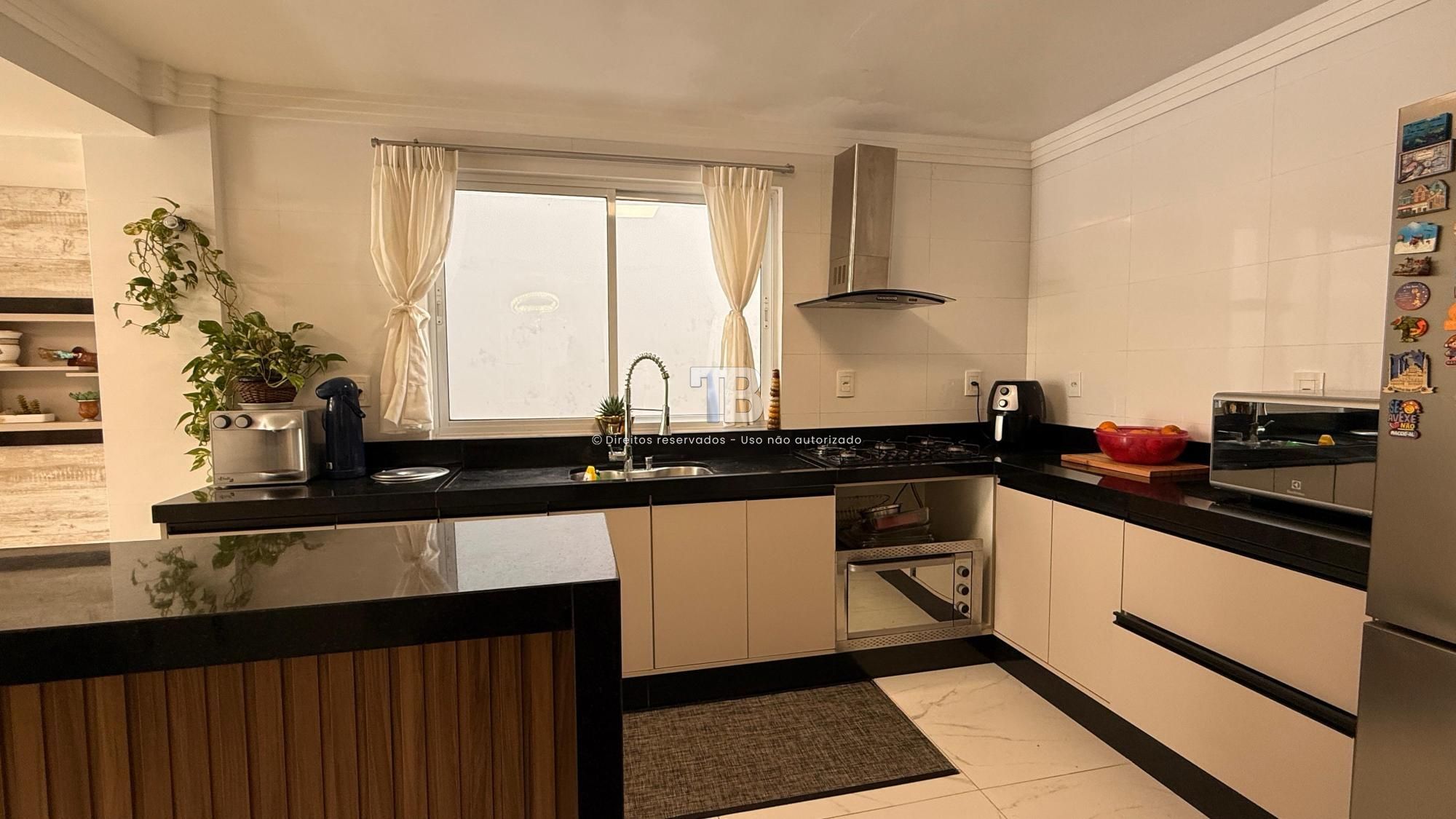 Casa Mobiliada à Venda