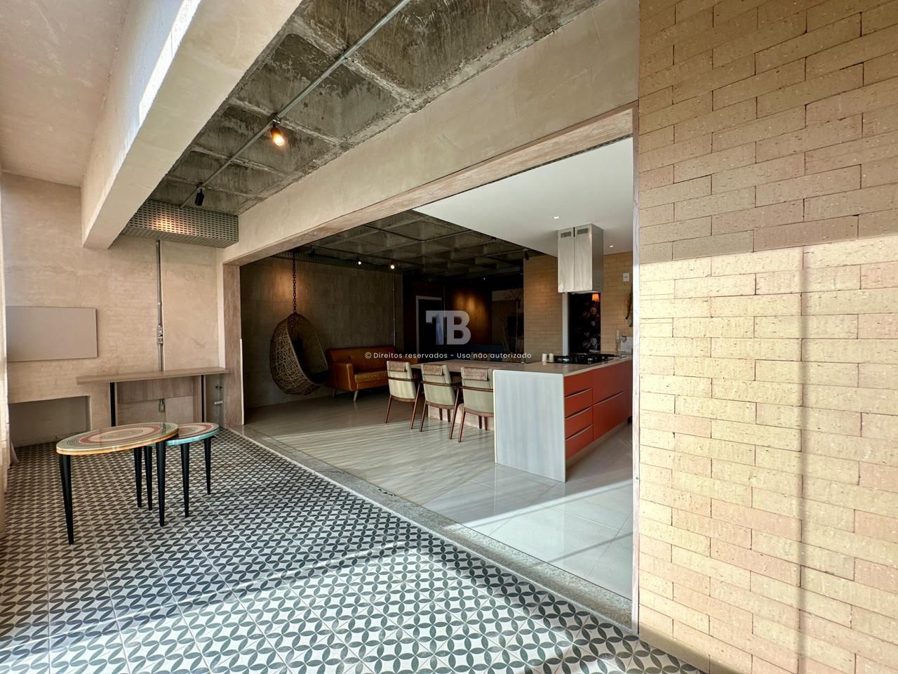 Apartamento Semimobiliado à Venda