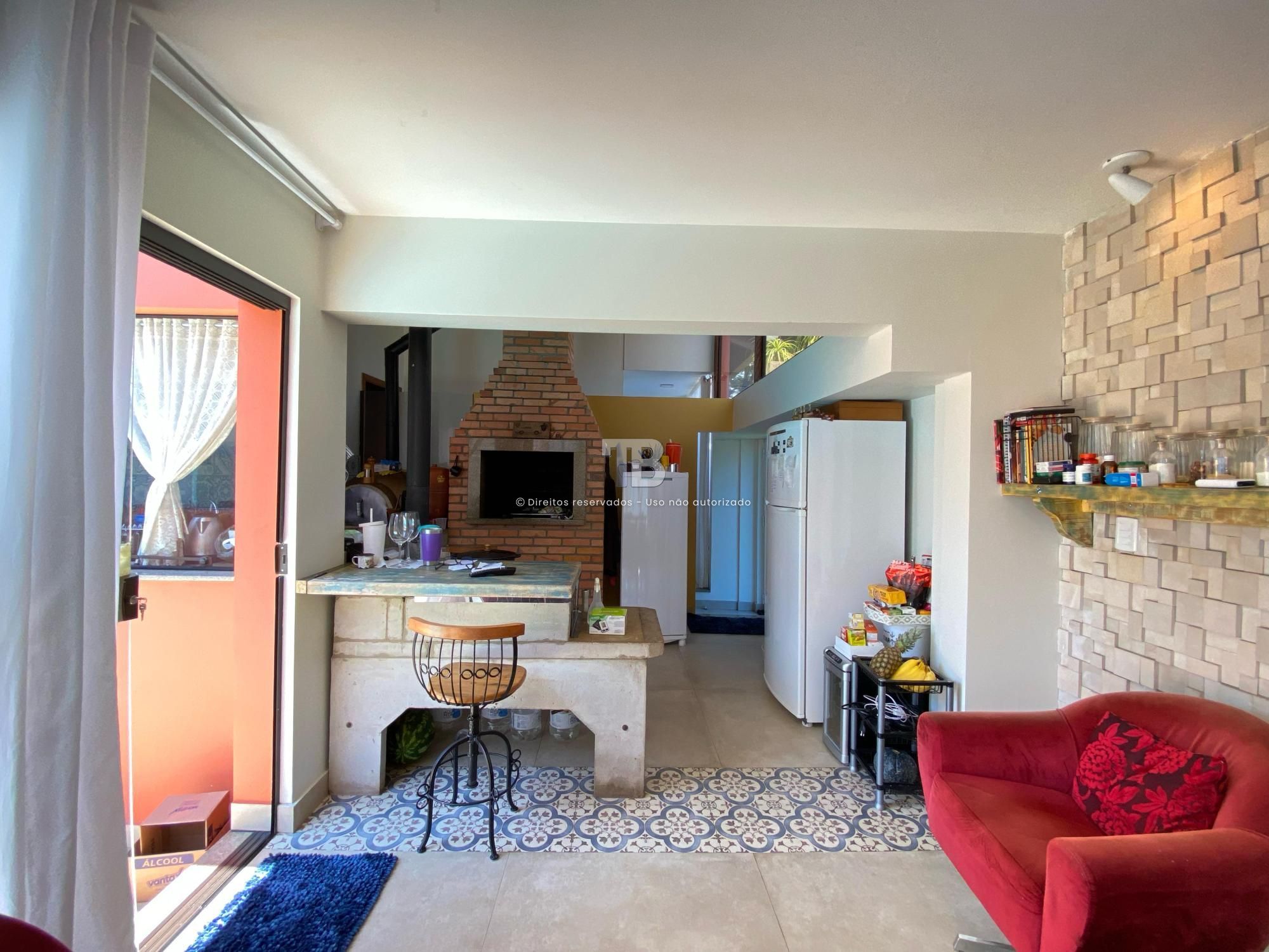 Casa Semimobiliada com Piscina