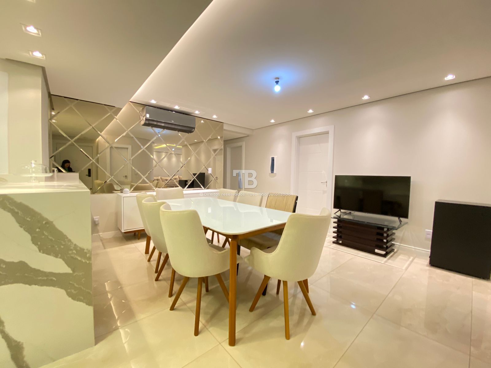 Apartamento com Mobília Planejada - Próximo da Prefeitura Municipal de Chapecó