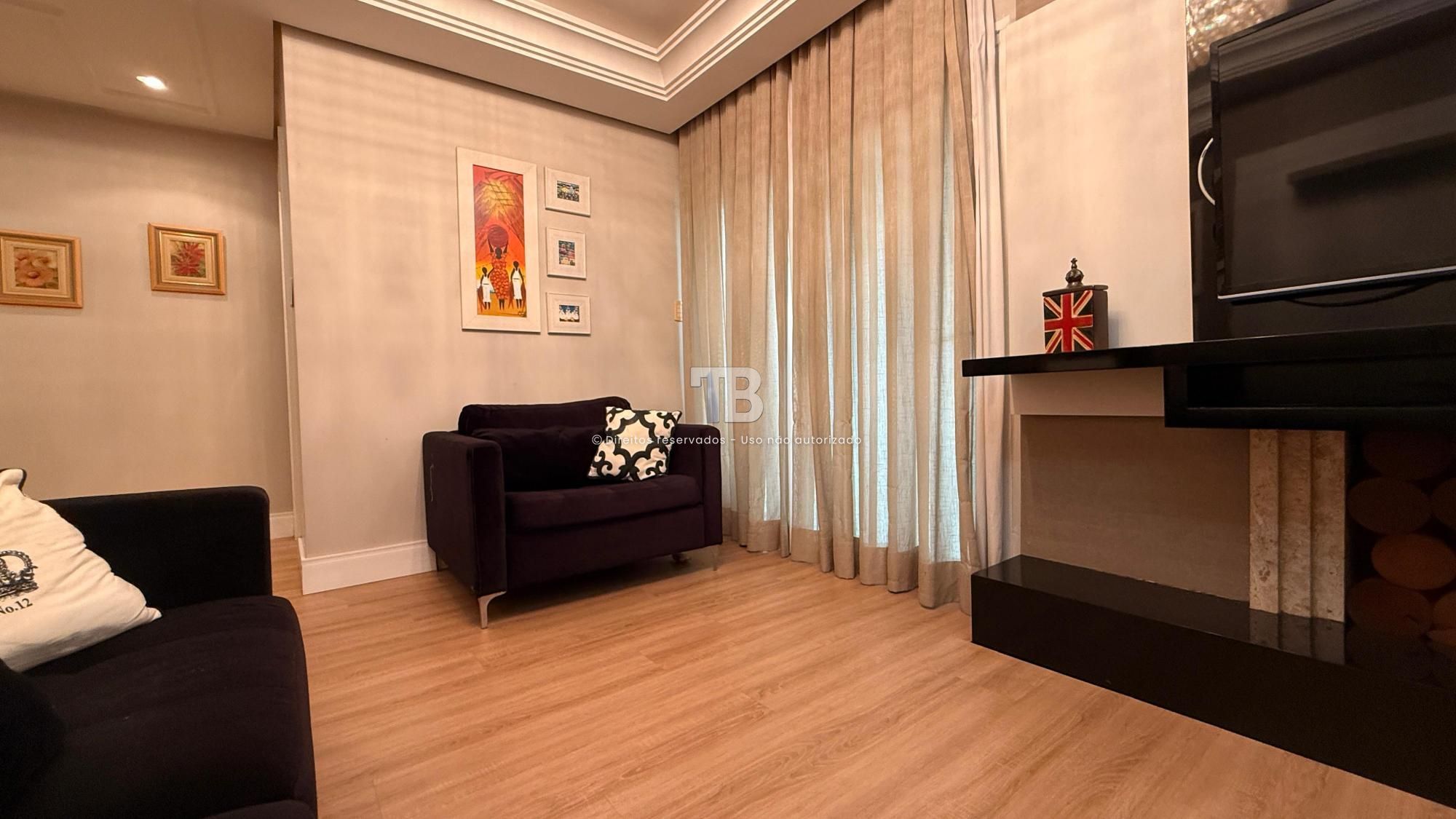 Casa Semimobiliada com quatro dormitórios