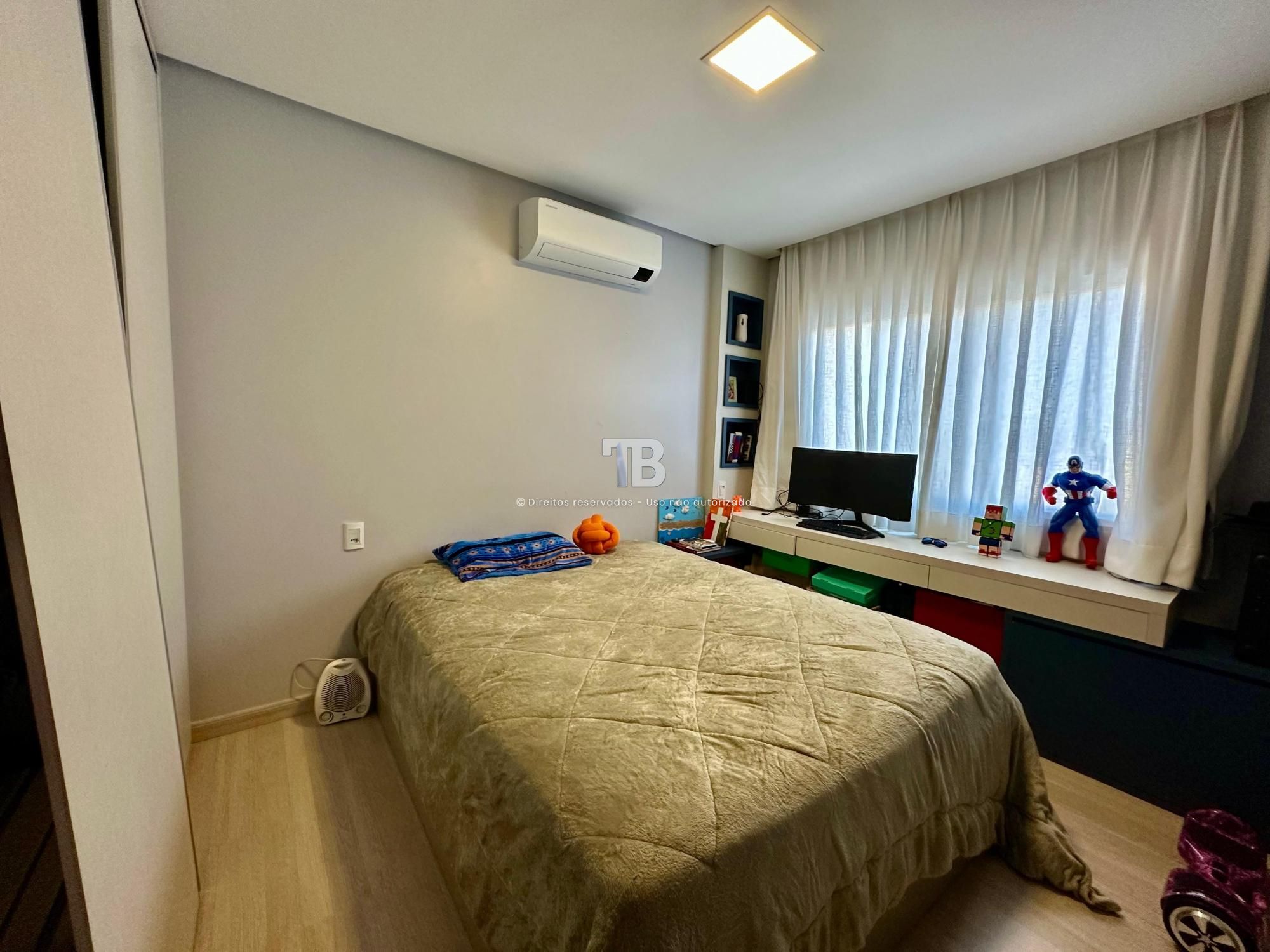 Apartamento Semimobiliado com 3 suítes
