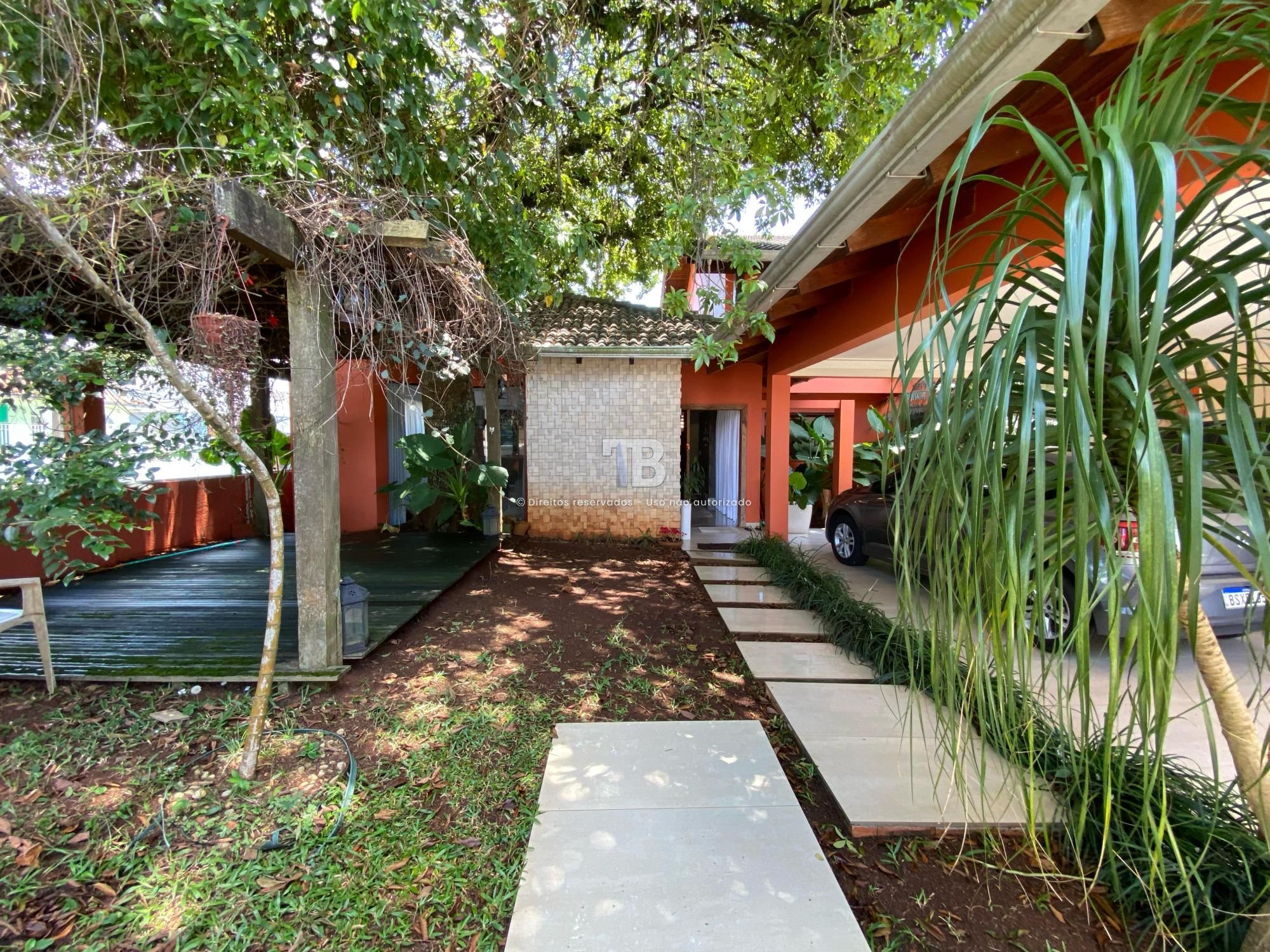 Casa Semimobiliada com Piscina