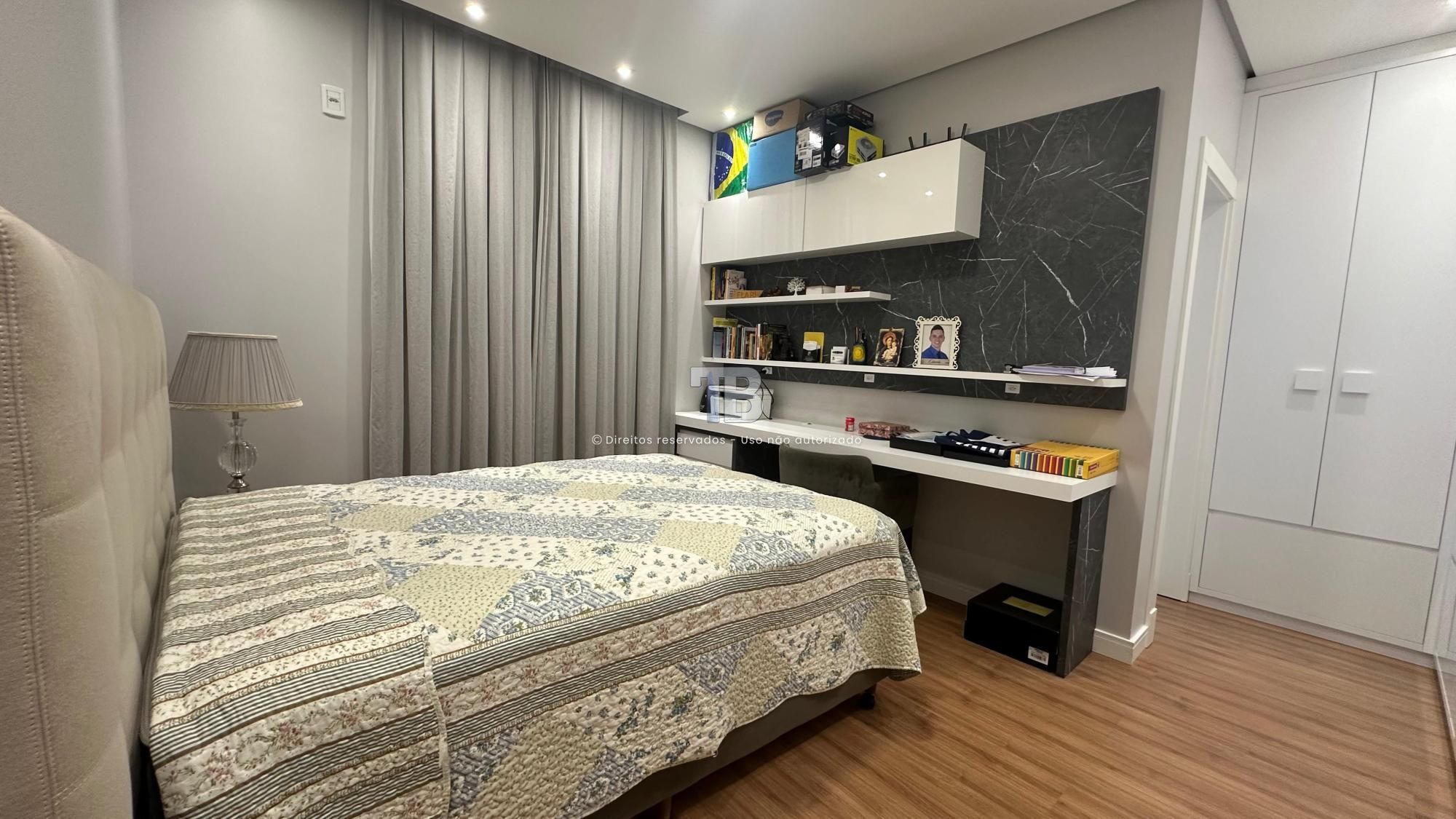 Apartamento Semimobiliado no Centro