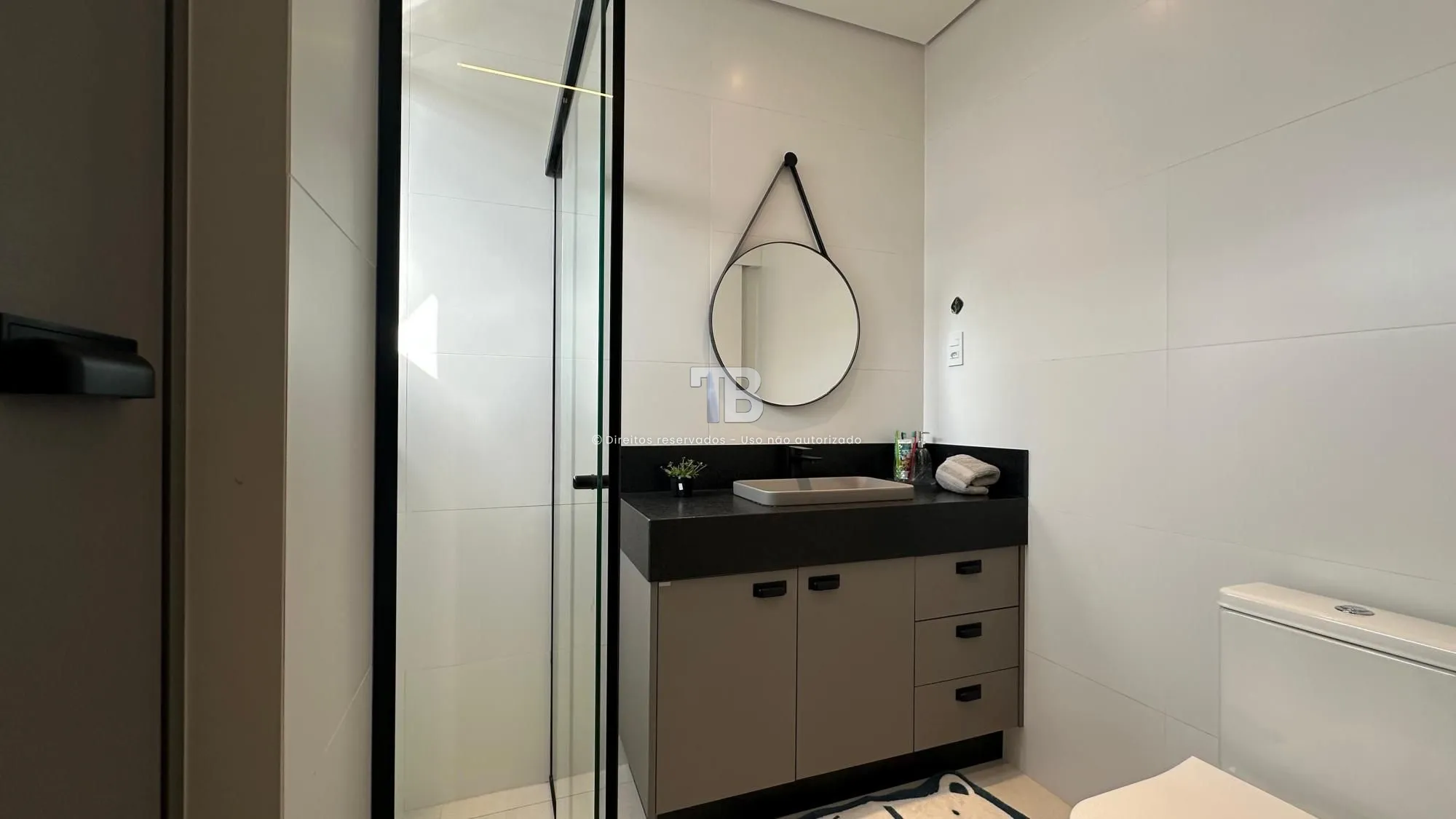 Apartamento Semimobiliado em ótima localização