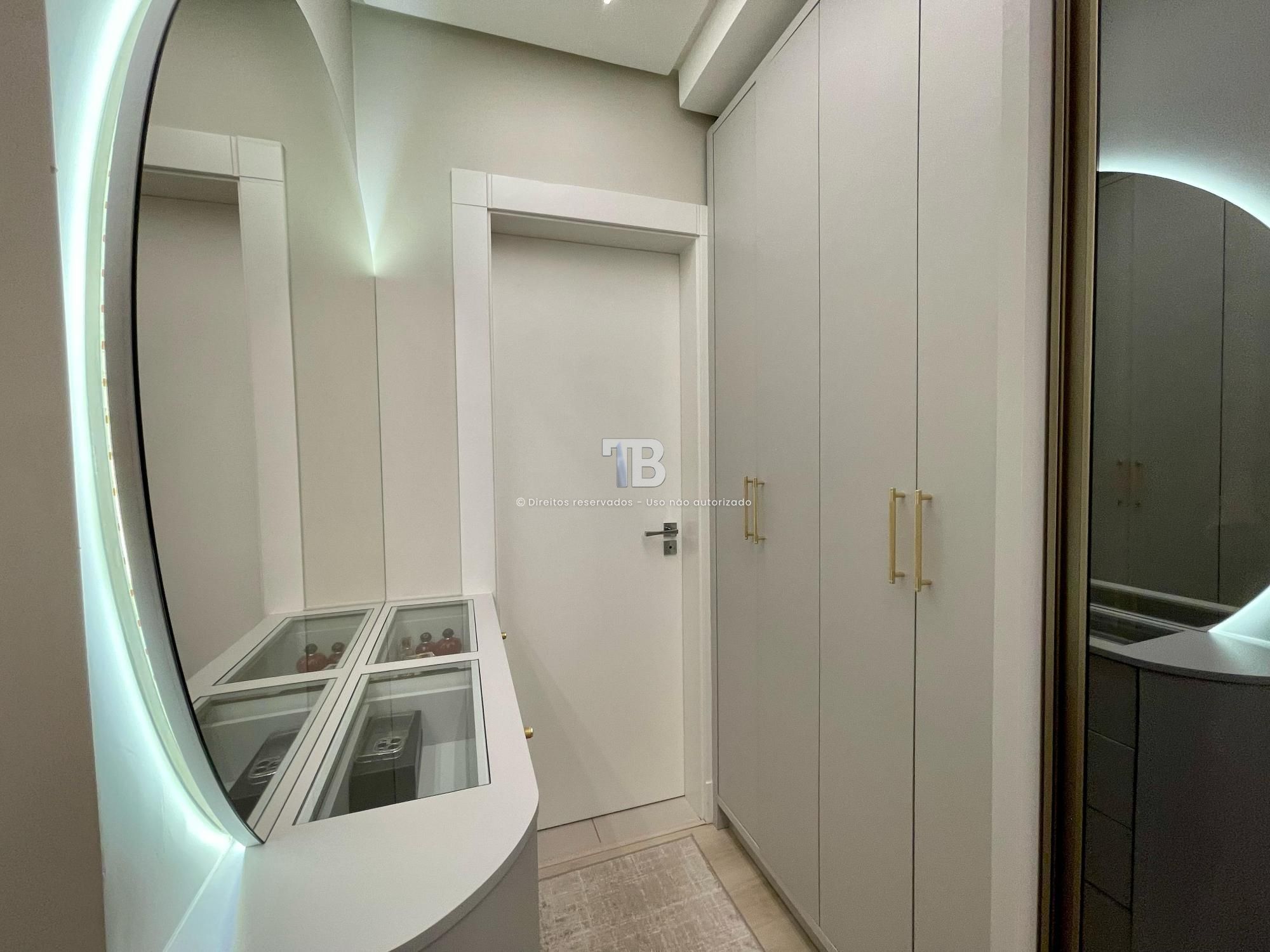 Apartamento Semimobiliado Suíte mais um Dormitório