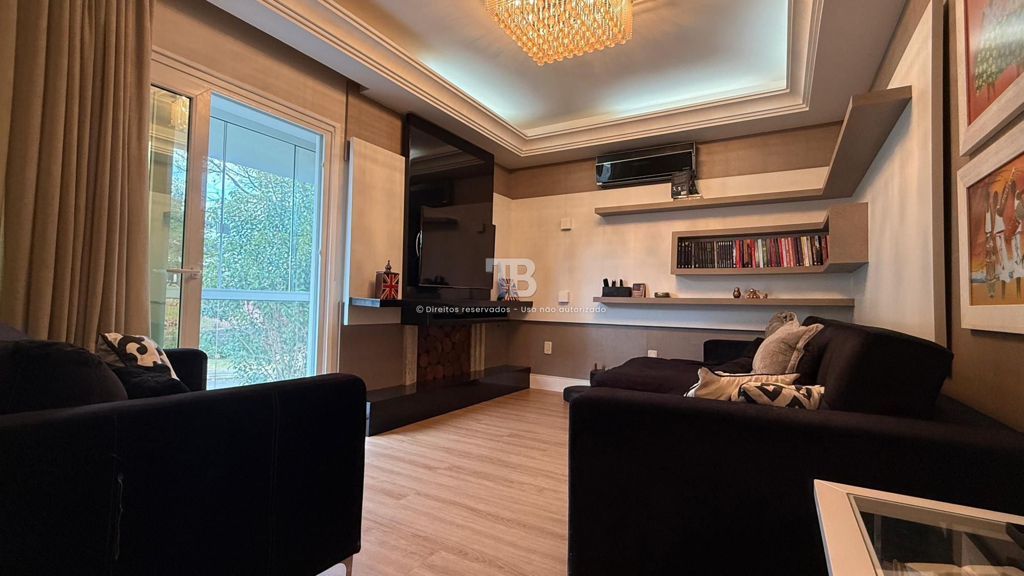 Casa Semimobiliada com quatro dormitórios