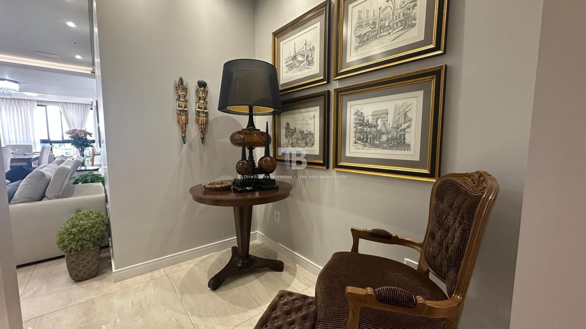 Apartamento Semimobiliado no Centro