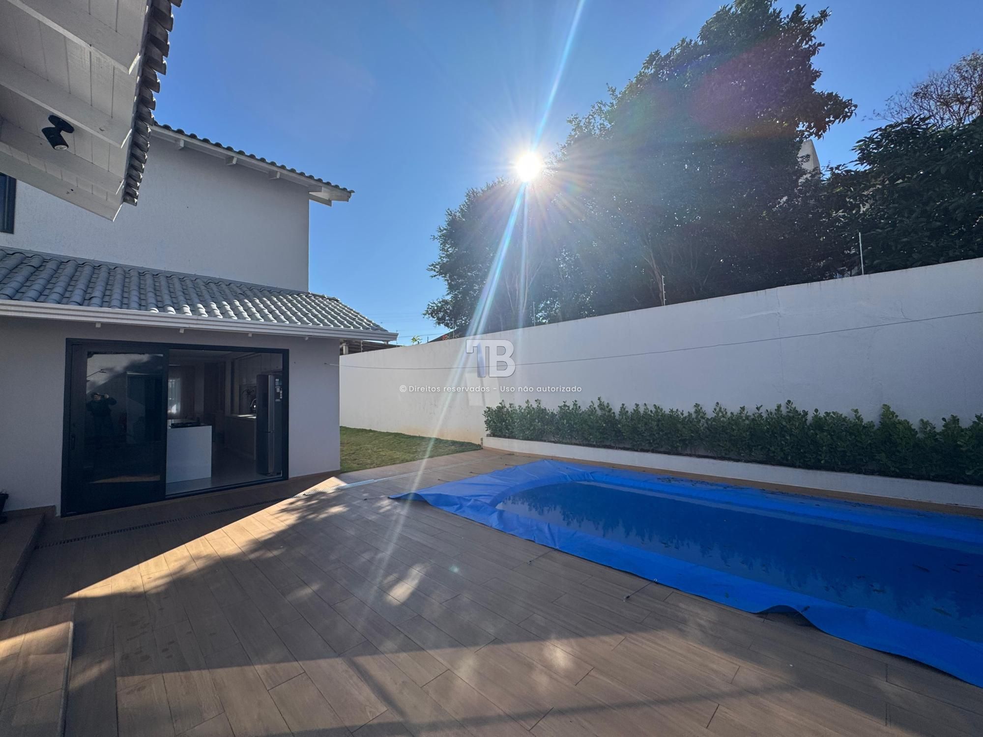 Casa à Venda com piscina