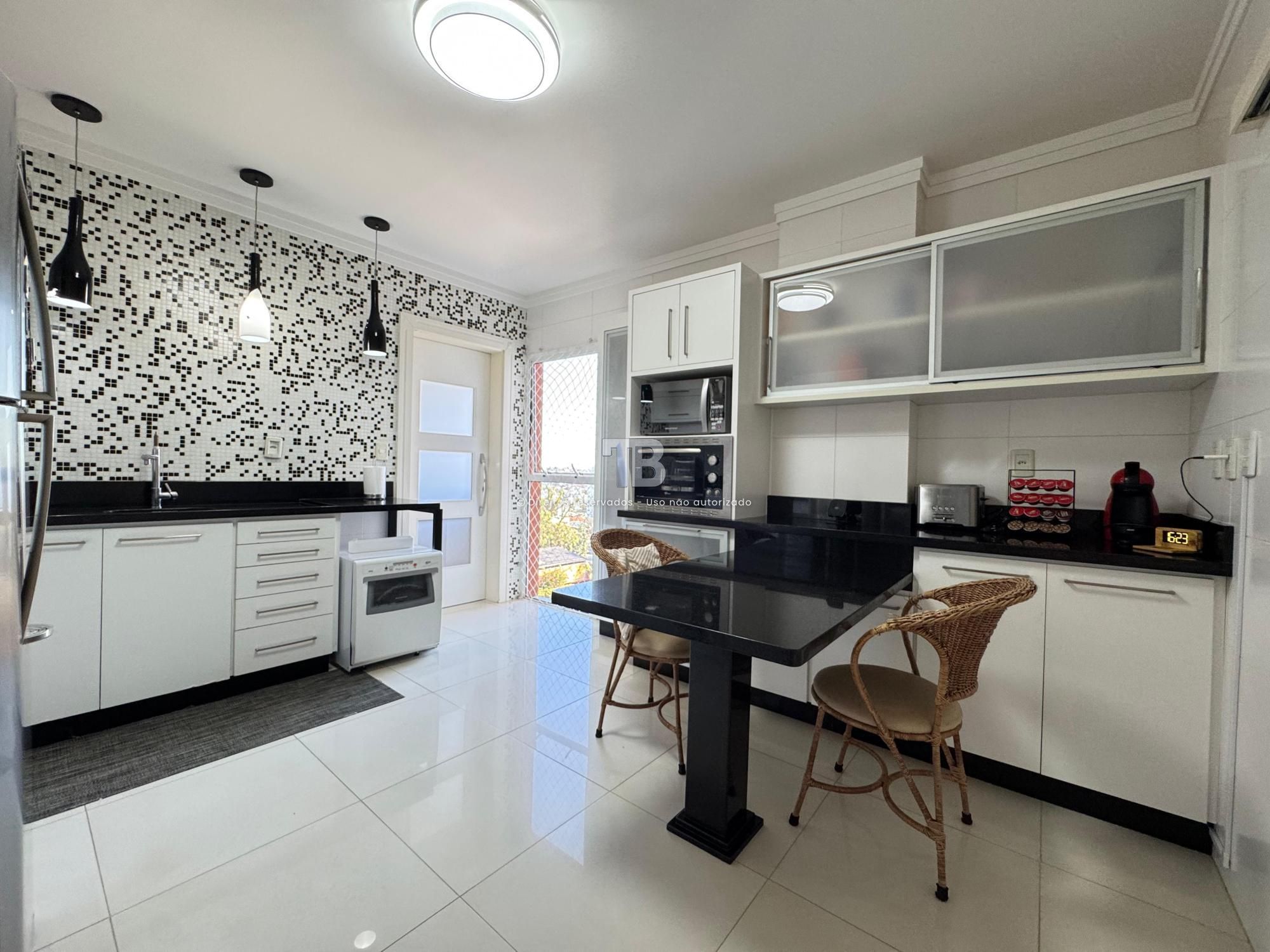 Apartamento com 4 dormitórios