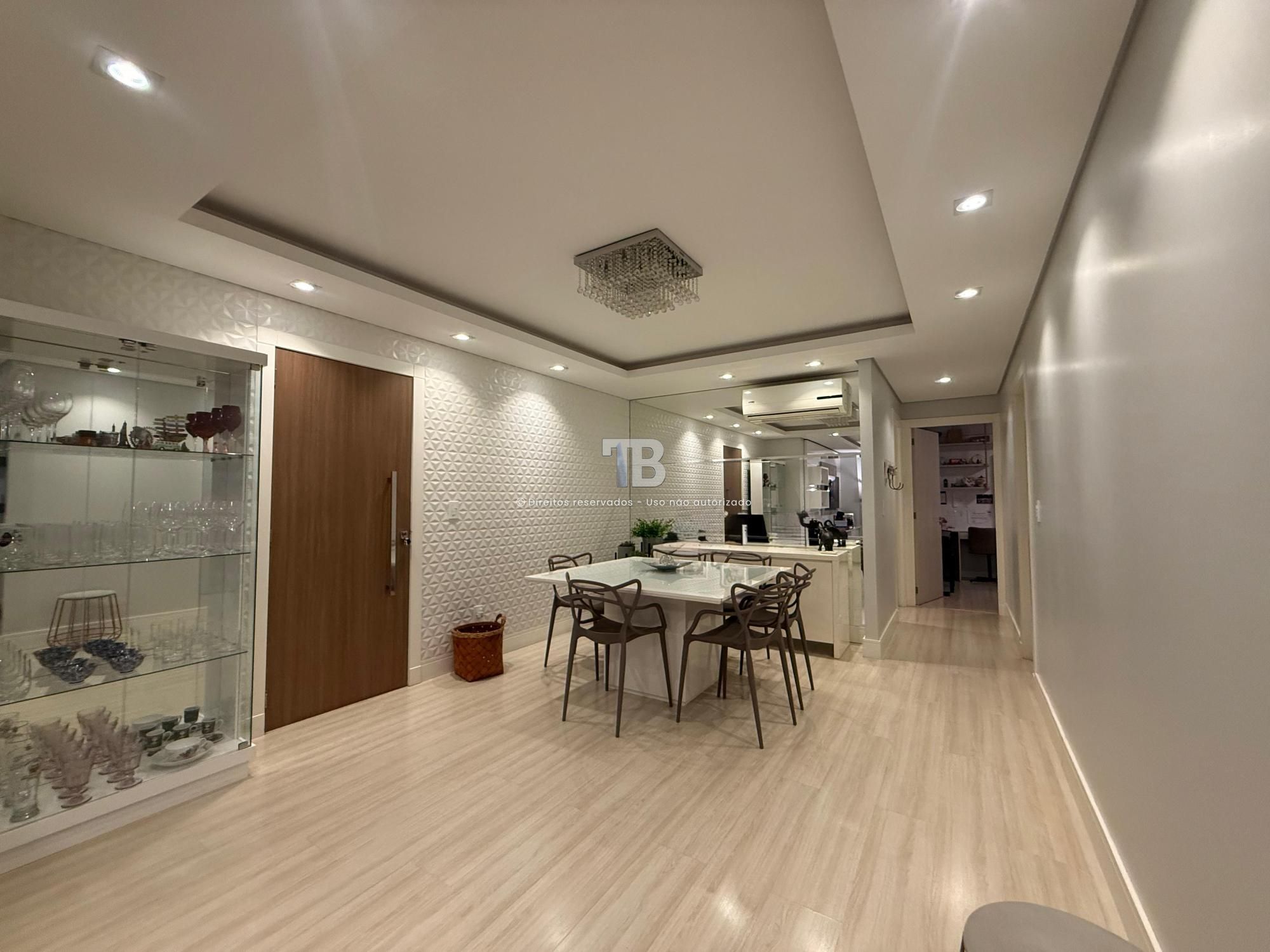 Apartamento Semimobiliado com 3 dormitórios