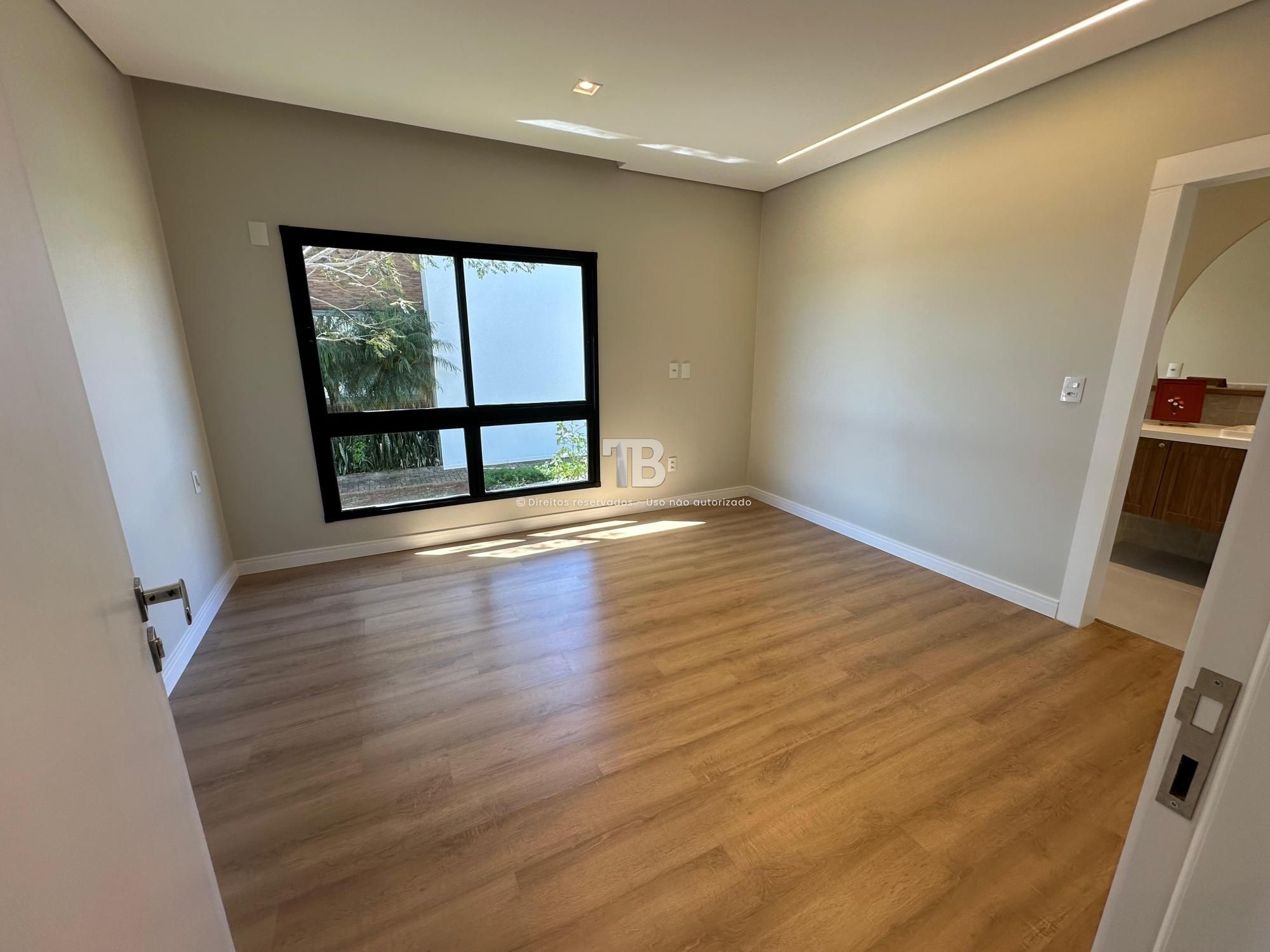 Casa Semimobiliada em Condomínio Fechado