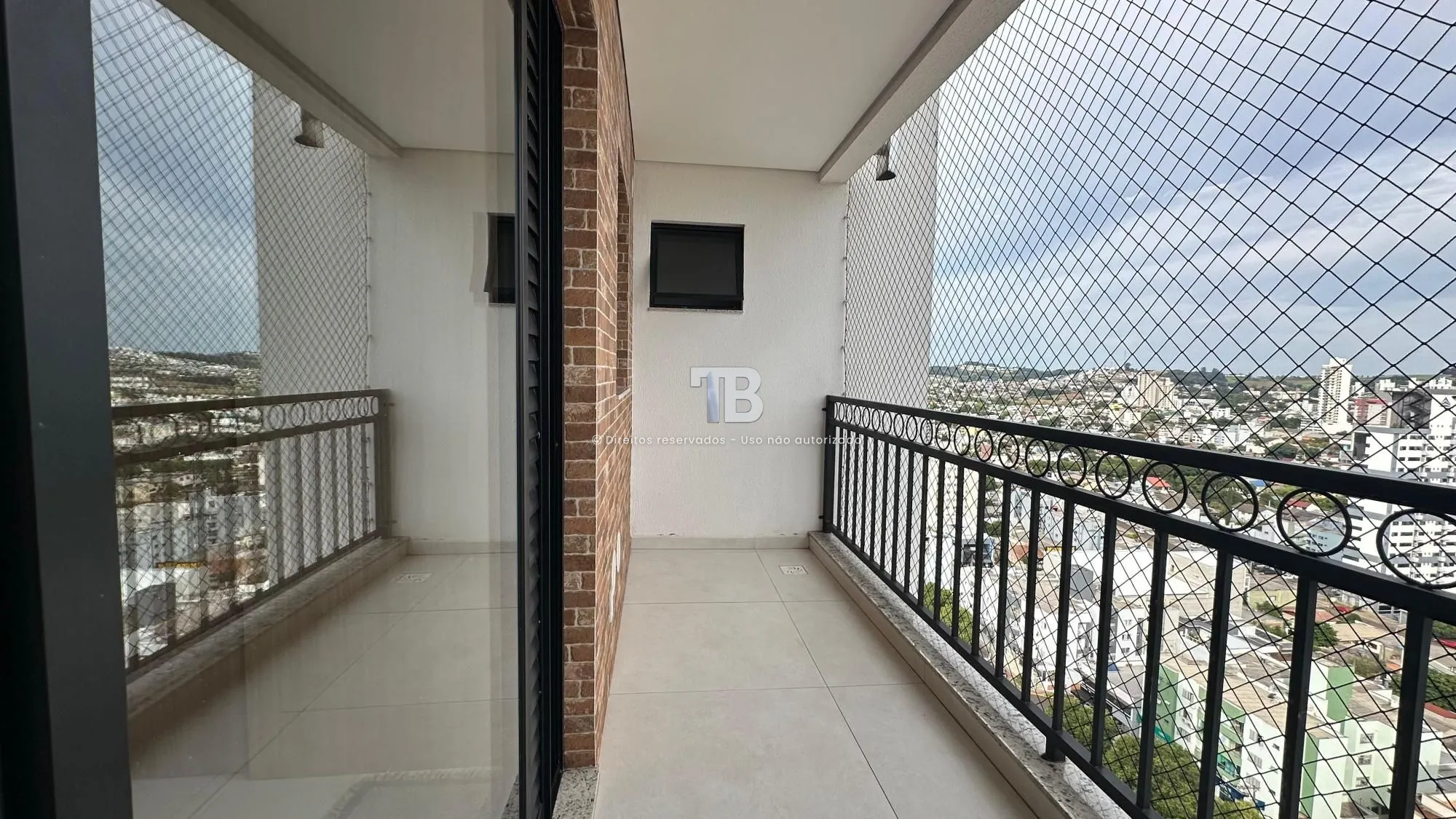 Apartamento Semimobiliado em ótima localização