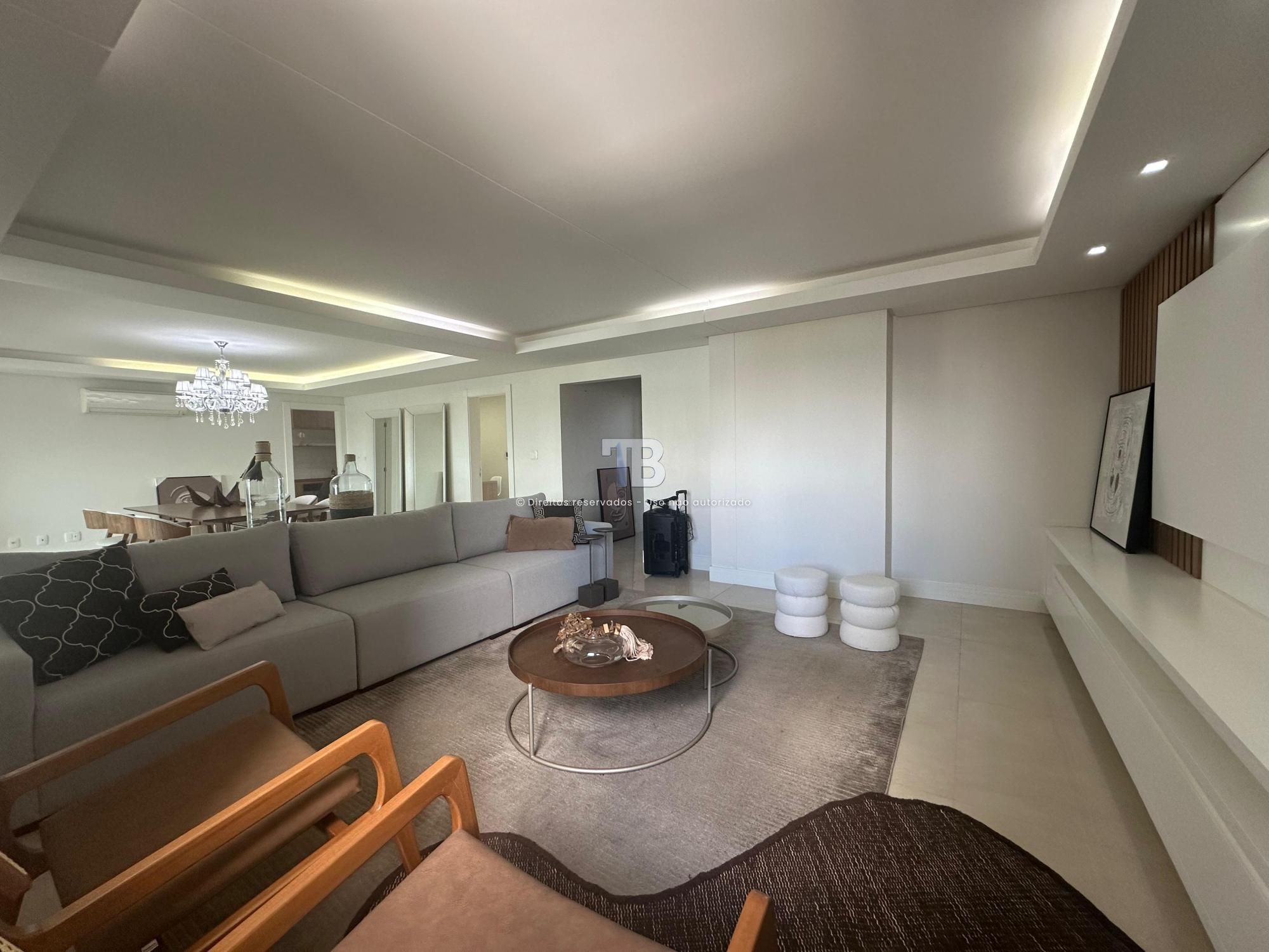 Apartamento de 3 Suítes, Centro