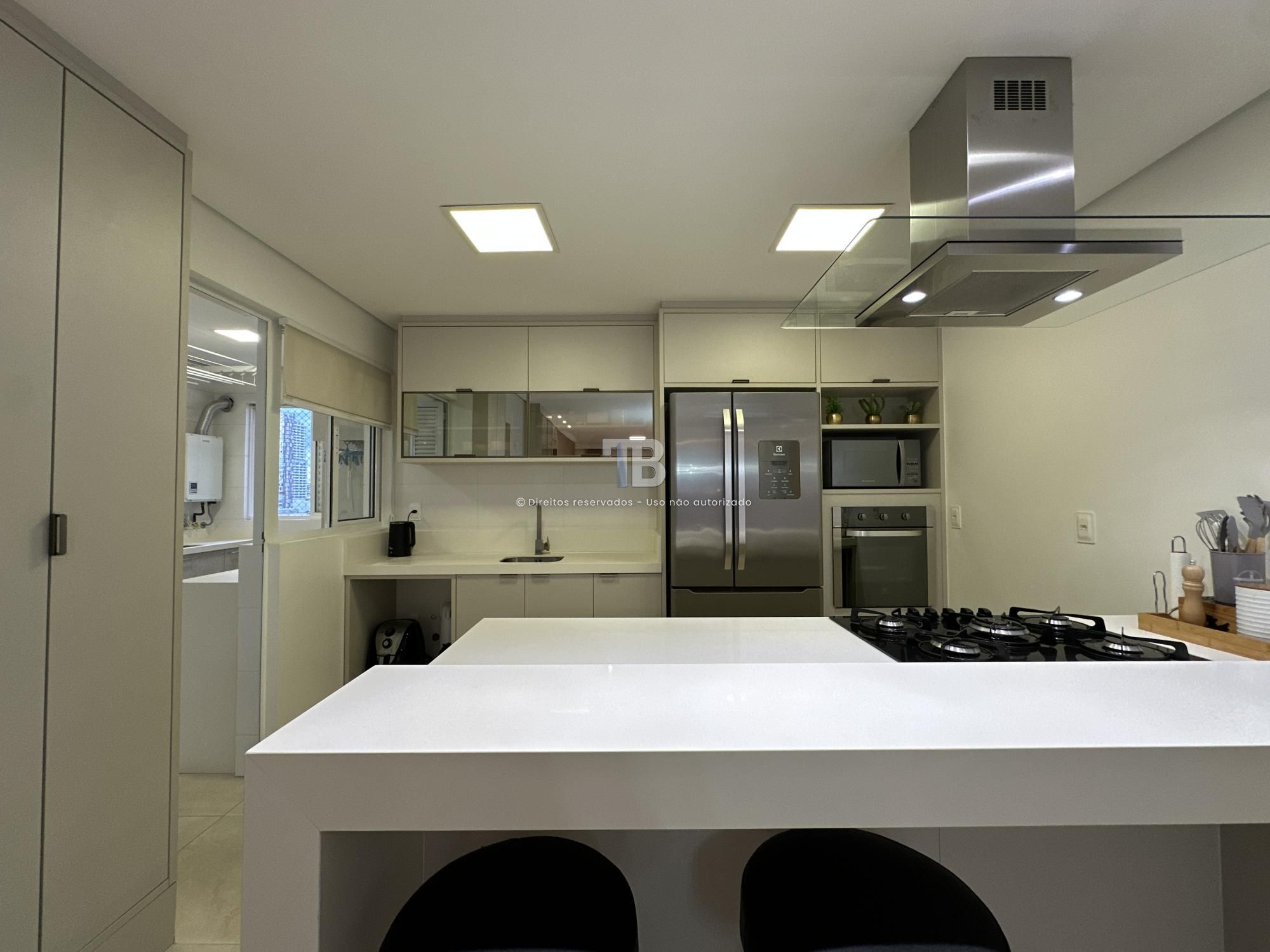 Apartamento três suítes