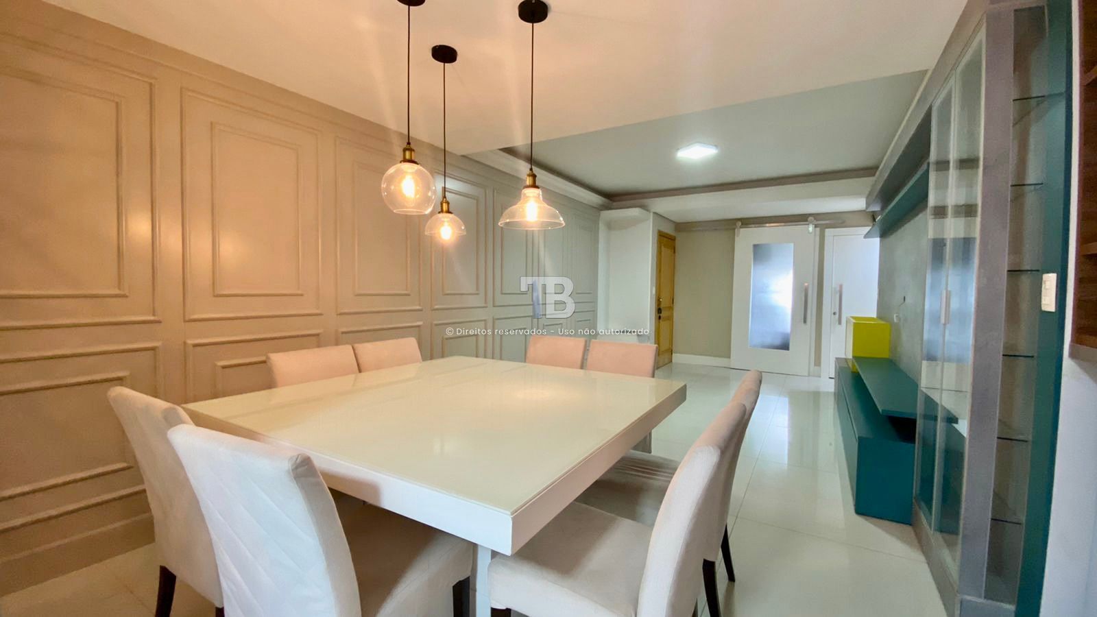 Apartamento mobiliado com 2 suítes
