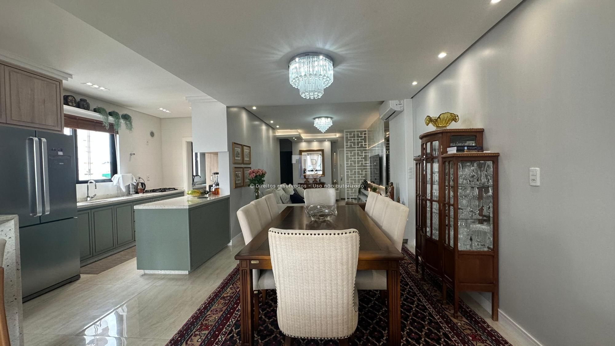 Apartamento Semimobiliado no Centro