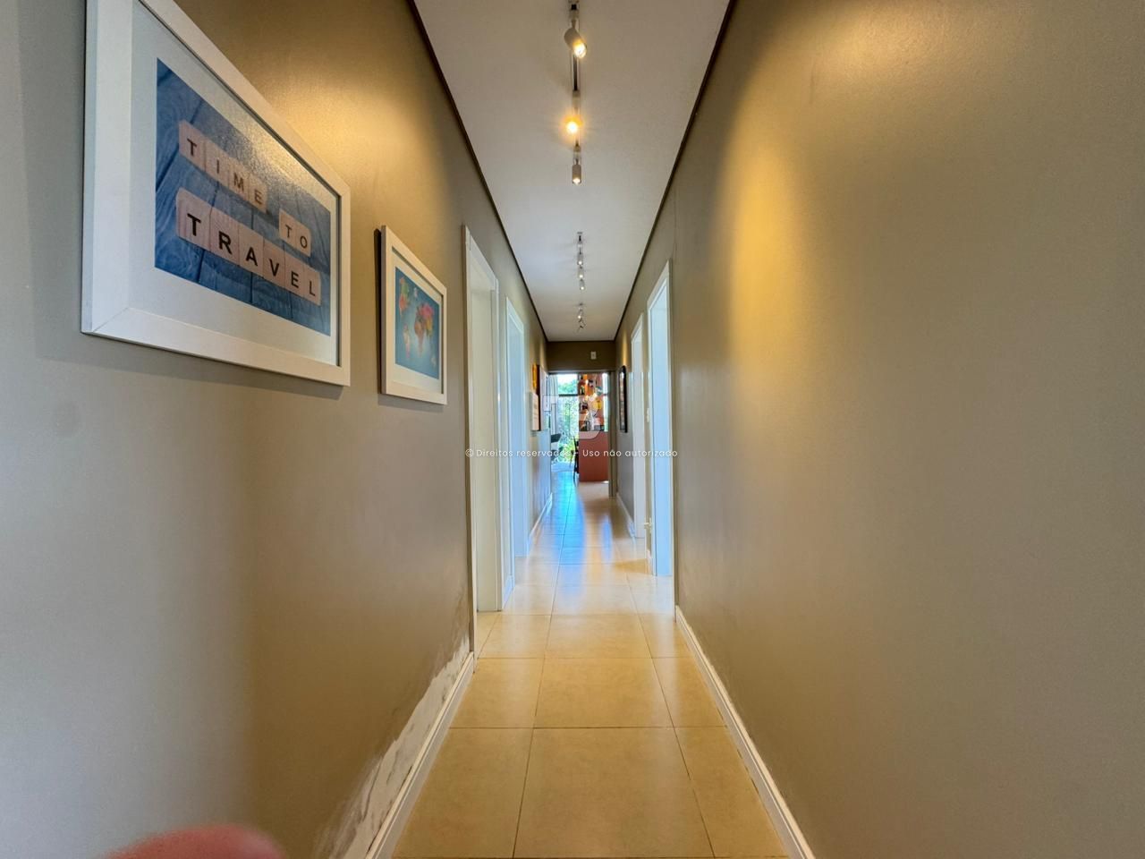 Casa Semimobiliada em Condomínio Fechado