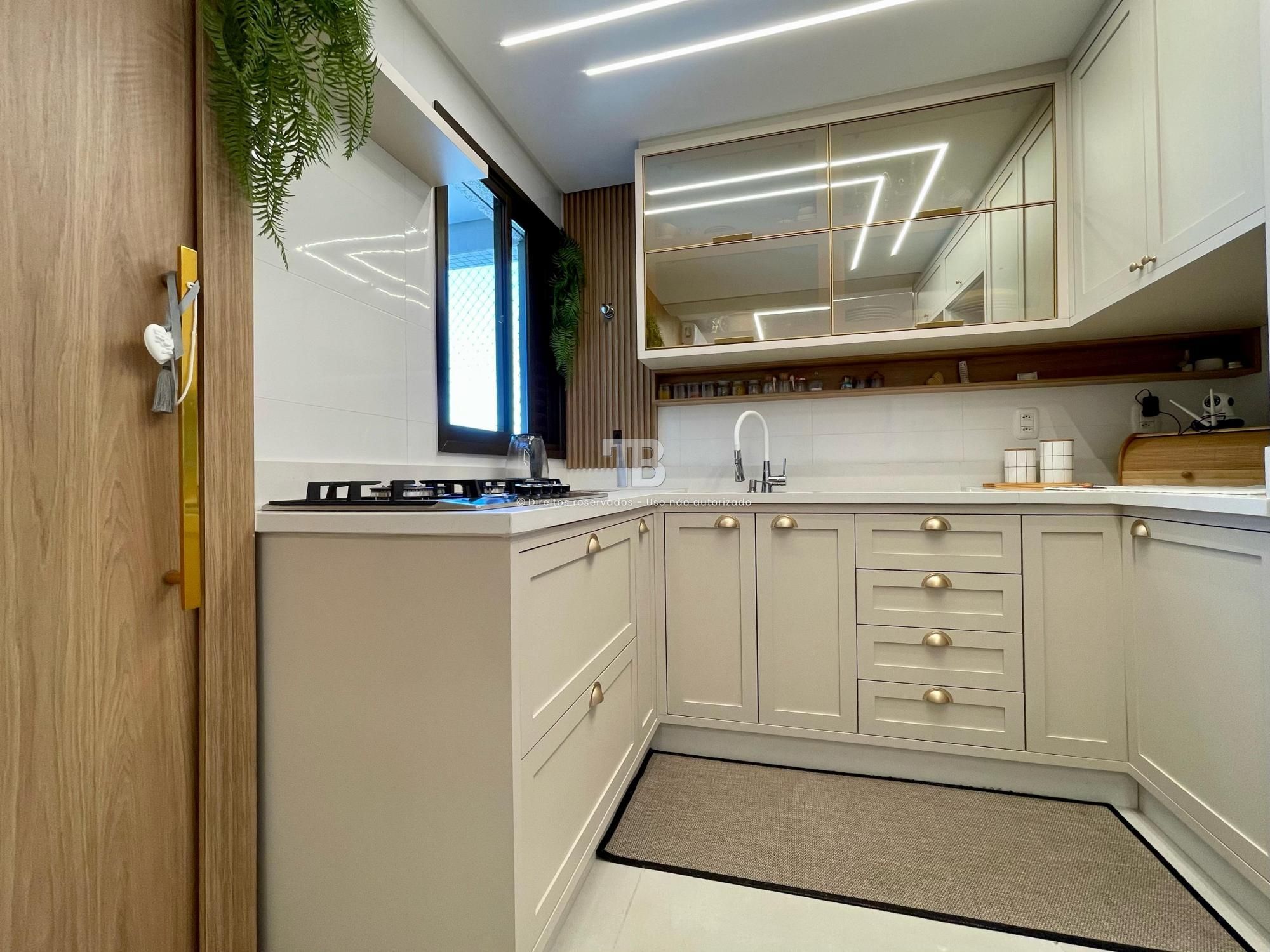 Apartamento Semimobiliado Suíte mais um Dormitório