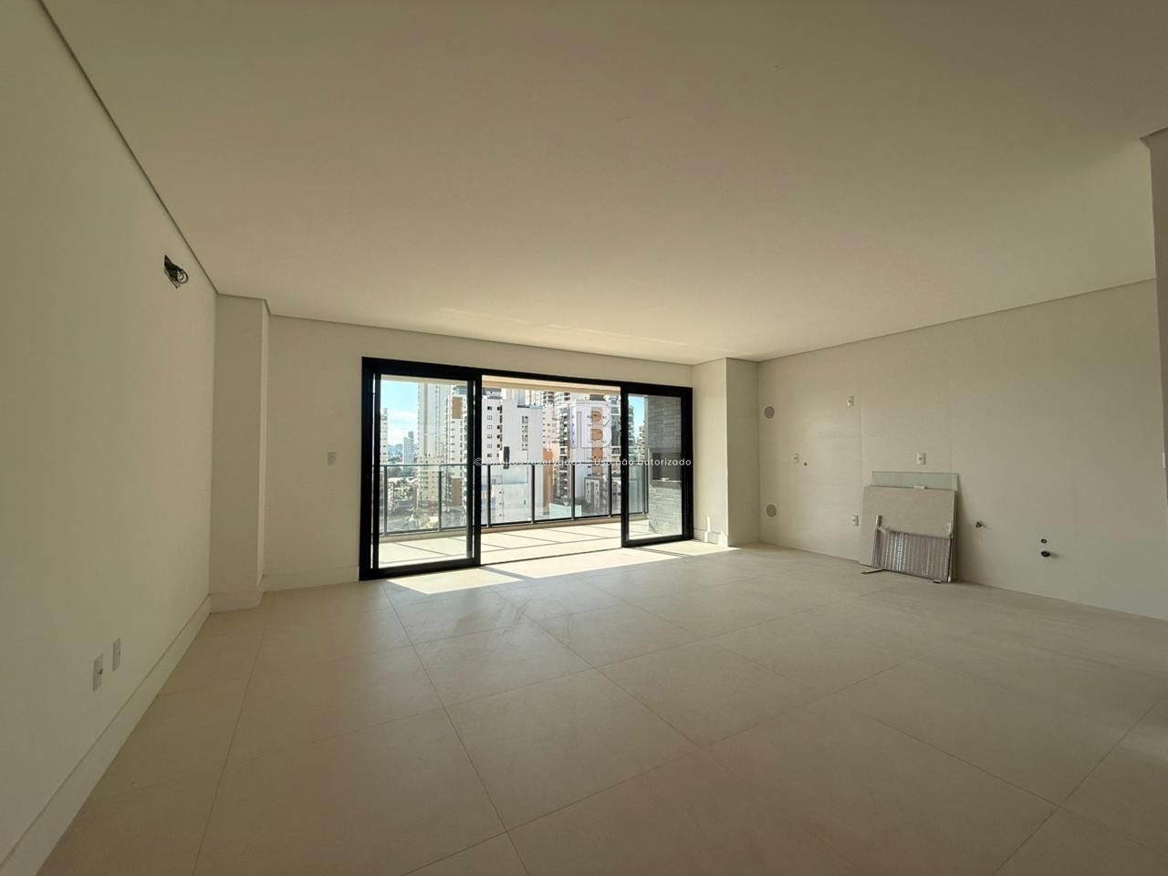 Apartamento Novo à Venda