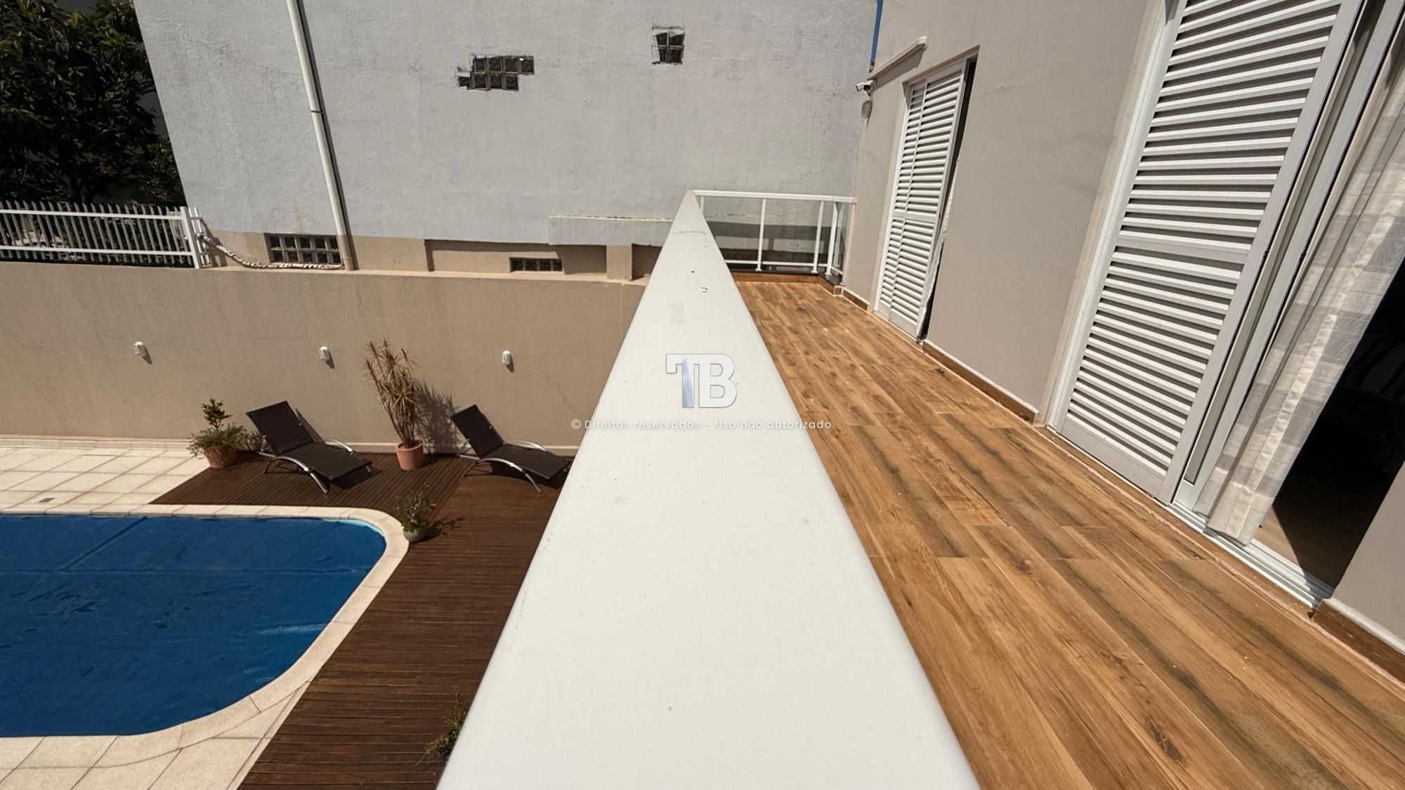 Casa Mobiliada à Venda