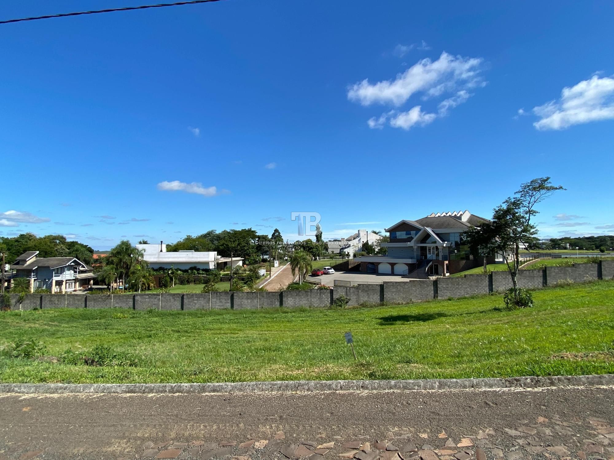 Terreno em condomínio fechado