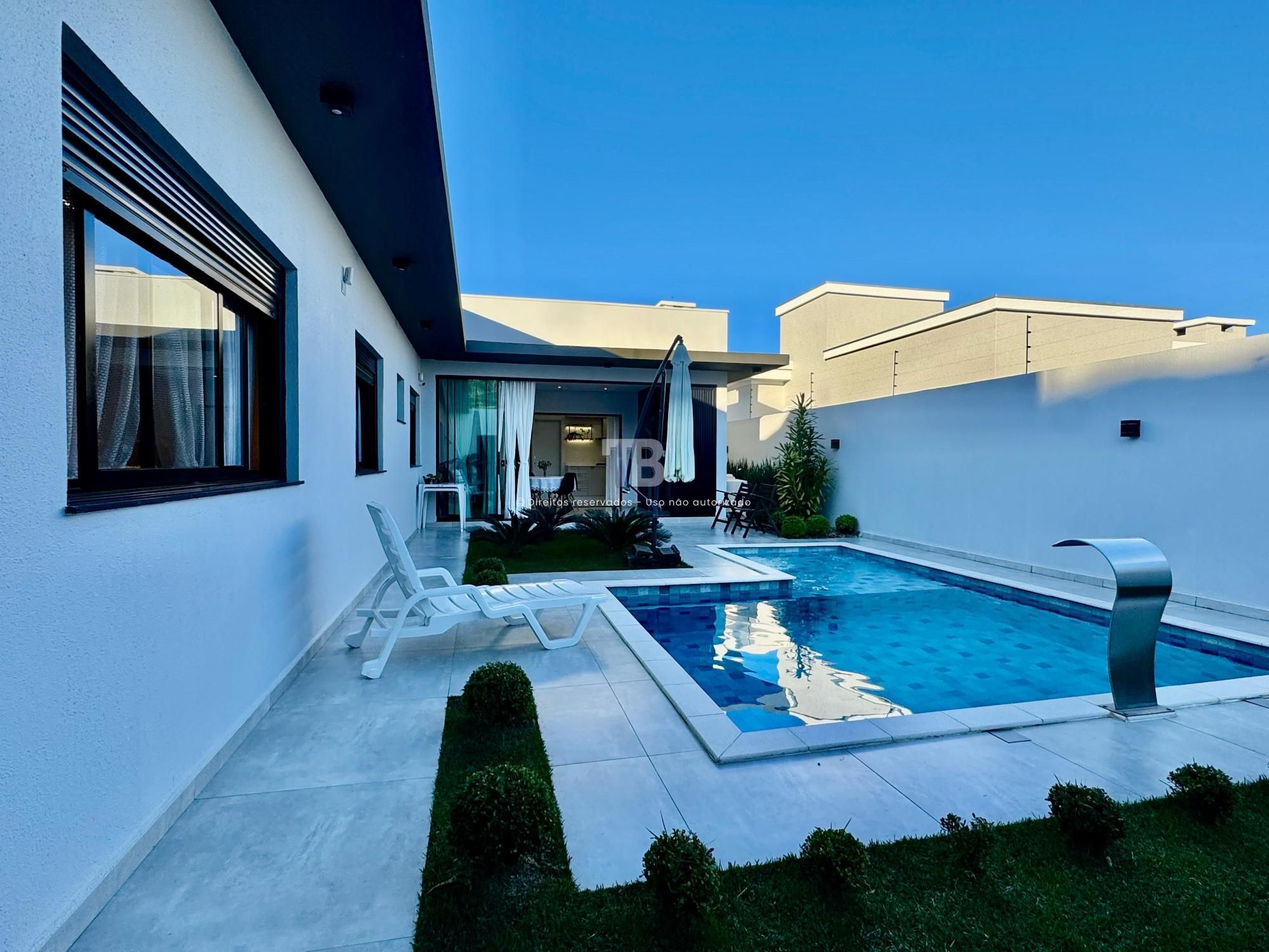 Casa Mobiliada Com Piscina à Venda