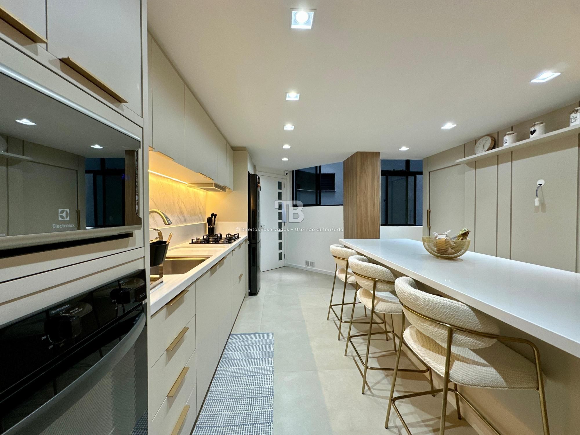 Apartamento Mobiliado à Venda