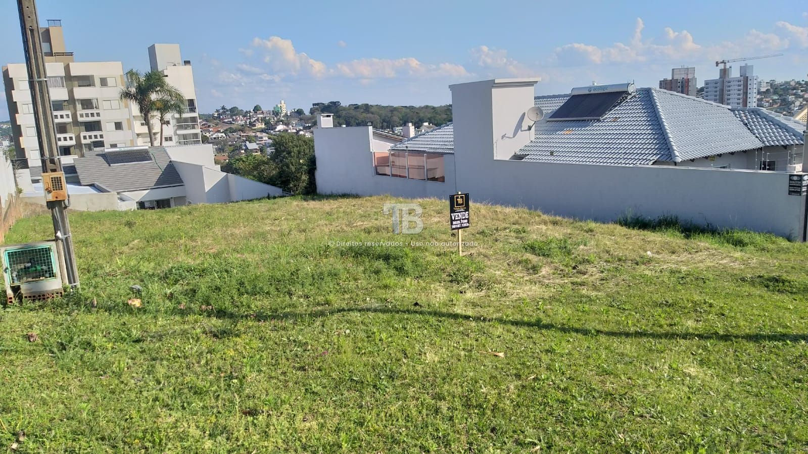 2094 – Terreno com 480m² em Localização Privilegiada – Próximo da Casan