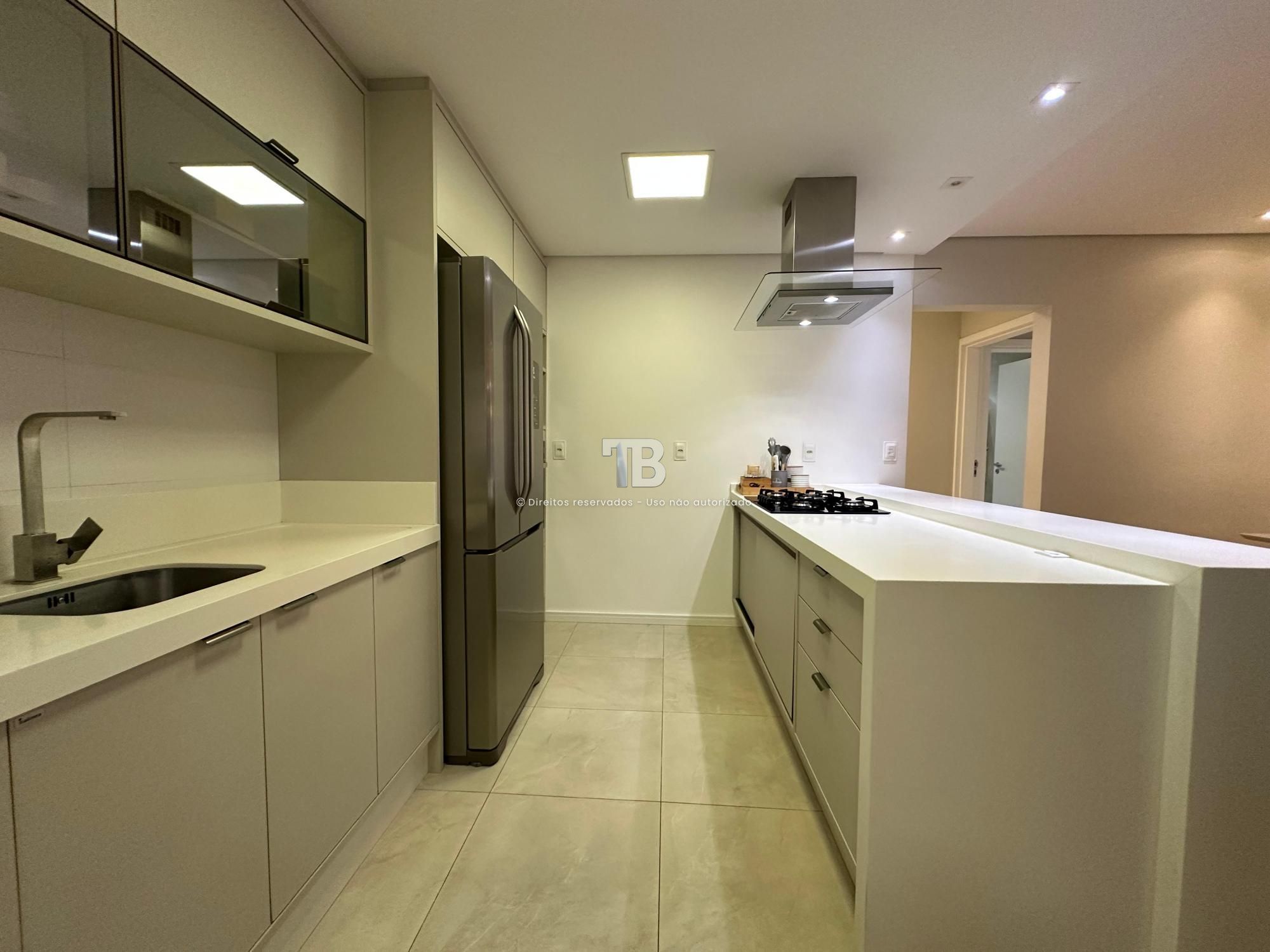 Apartamento três suítes