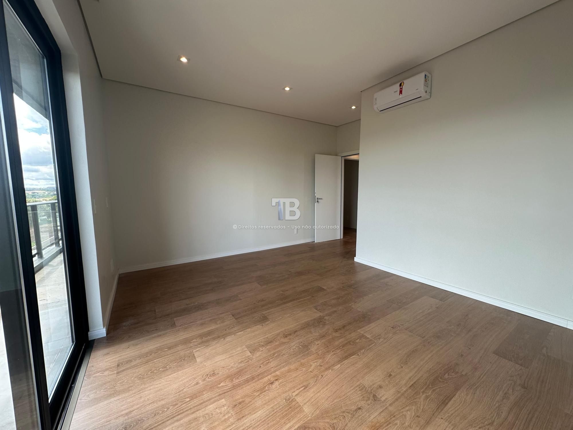 Casa em Condomínio Fechado