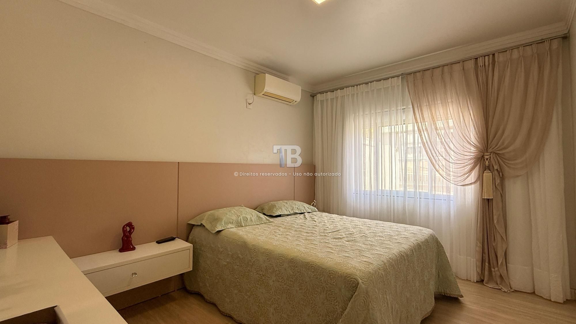 Casa Mobiliada à Venda