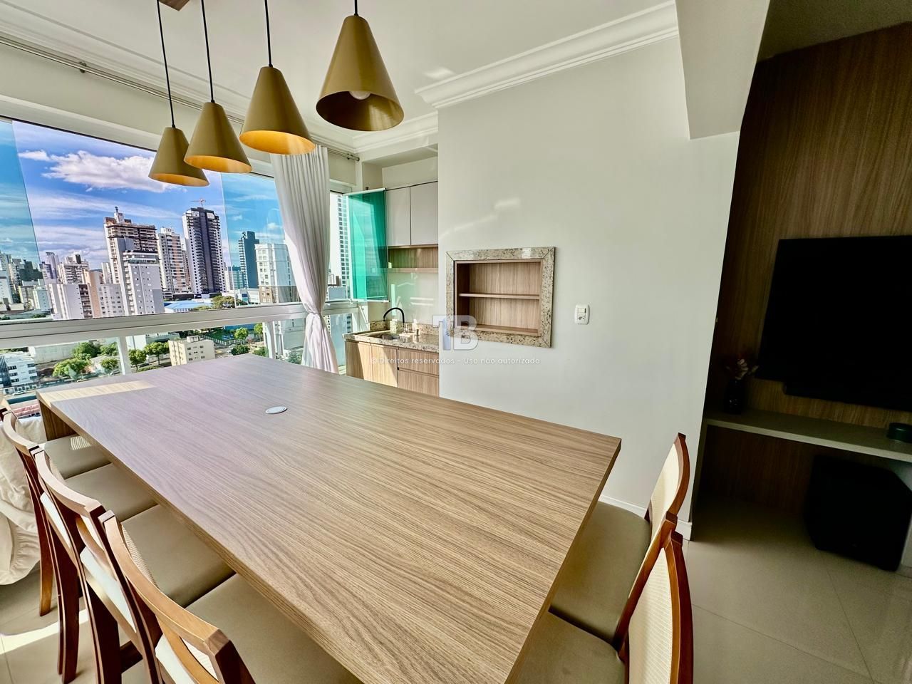 Apartamento Semimobiliado com 3 suítes