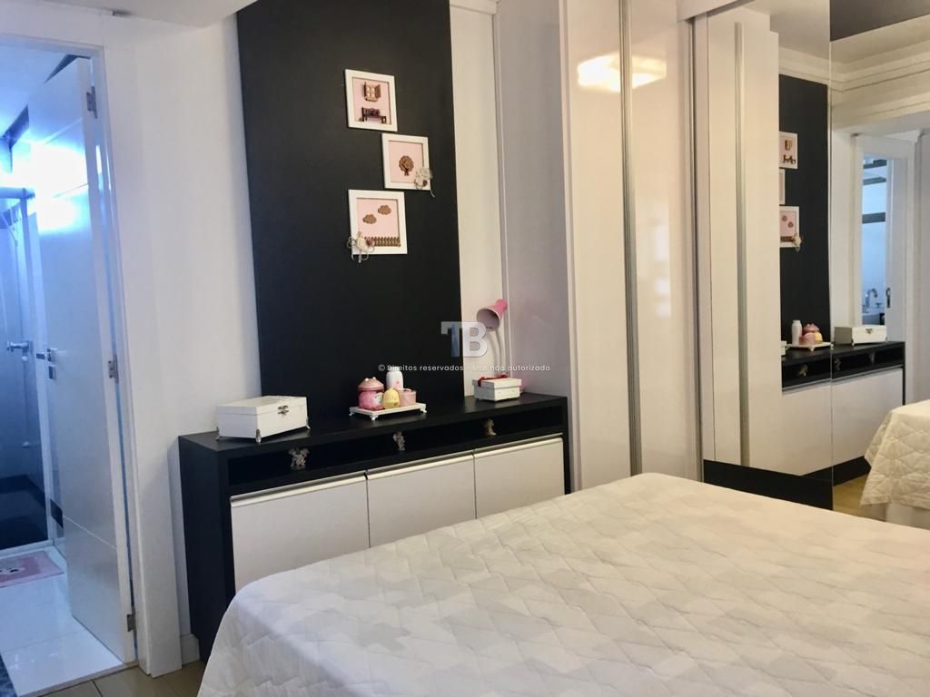 Casa semimobiliada com 3 suítes