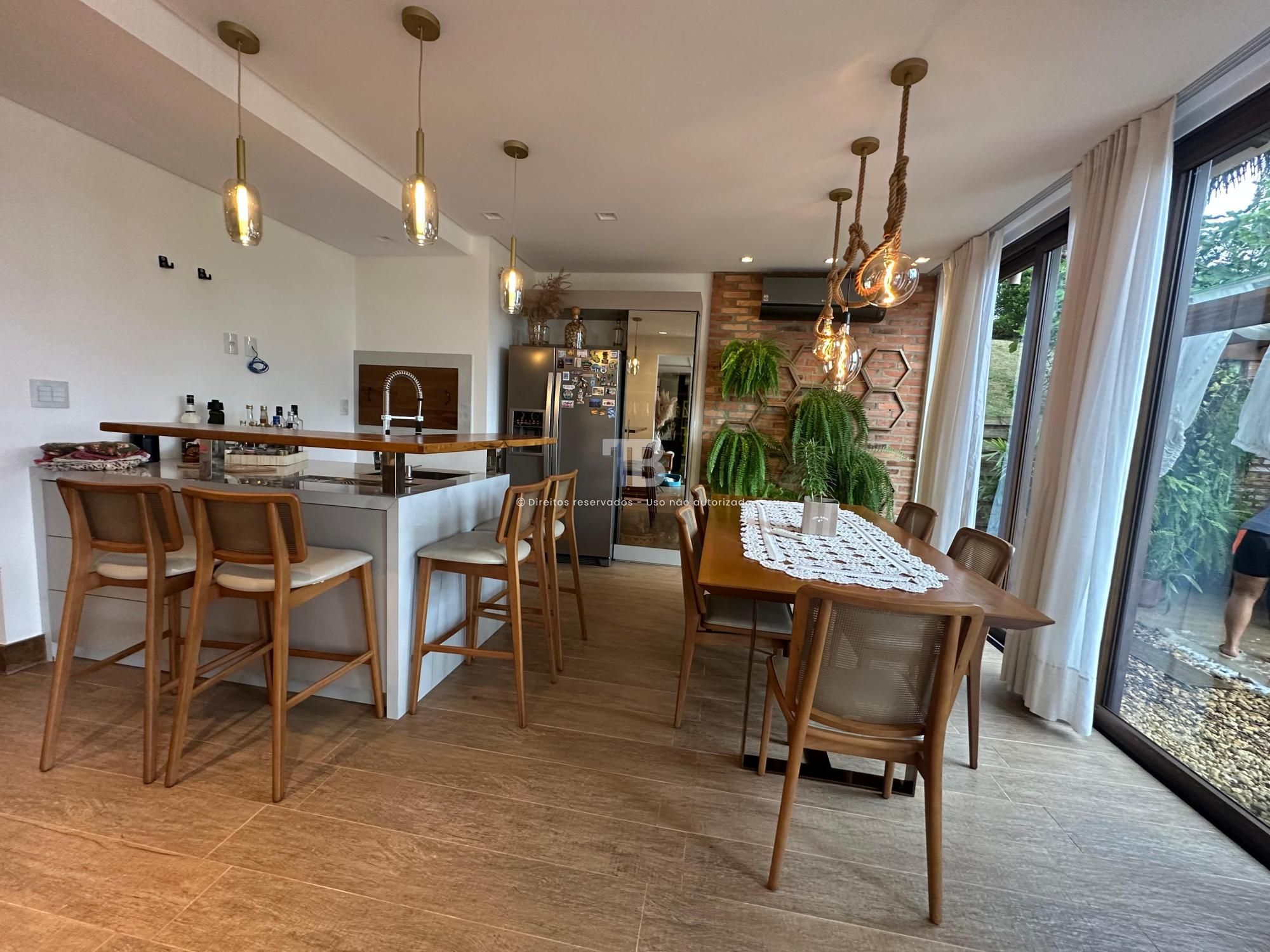 Casa em Condomínio Fechado