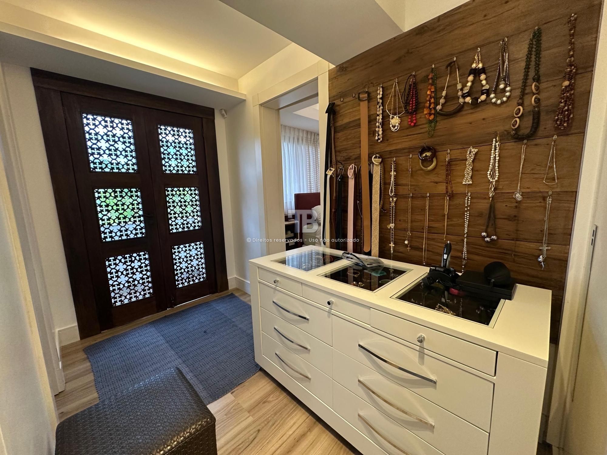 Casa em Condomínio Fechado