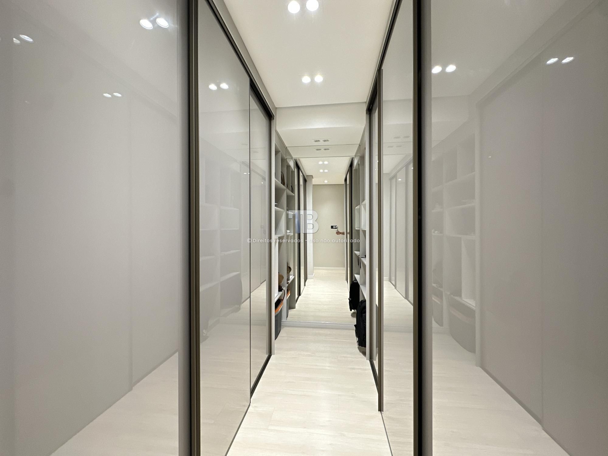 Apartamento três suítes