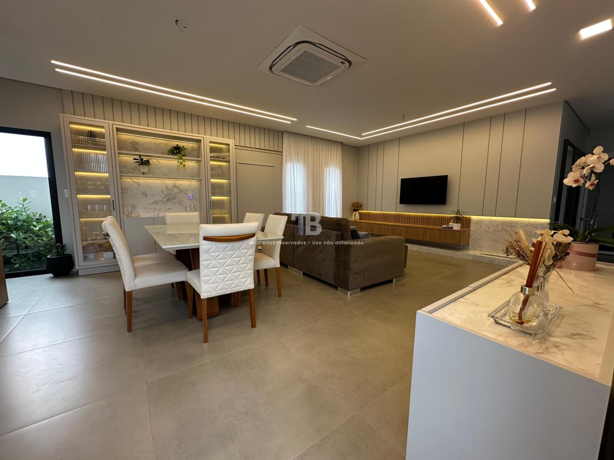 Casa Semimobiliada com Piscina