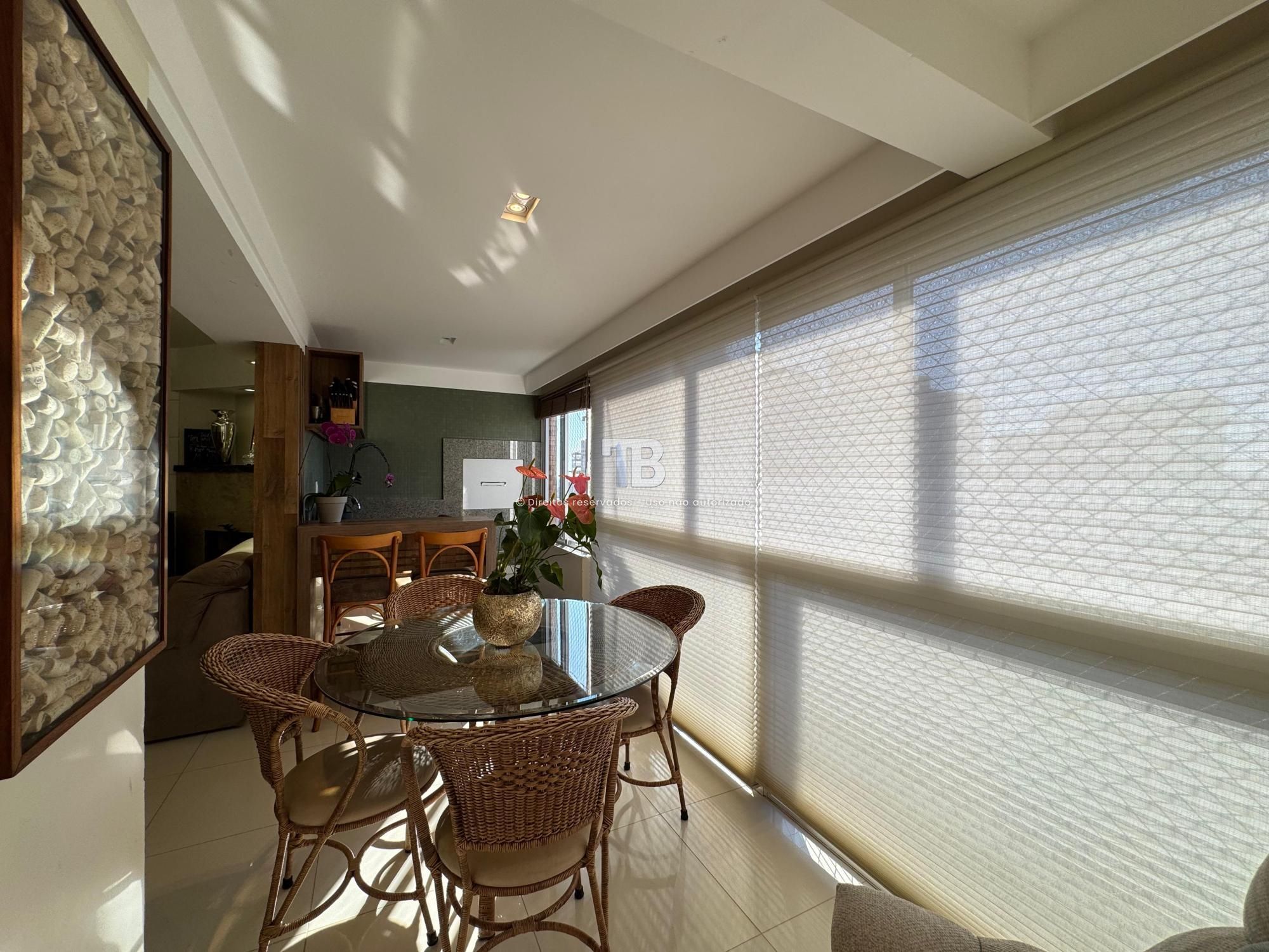 Apartamento com 4 dormitórios