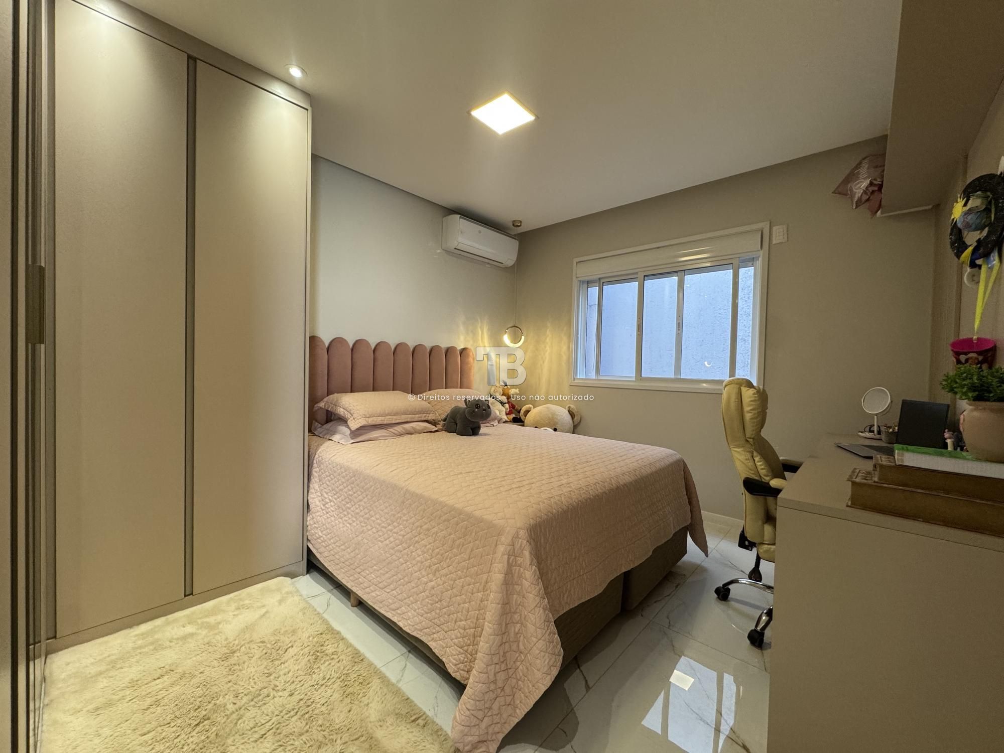 3781 – Casa semimobiliada no Paraíso com piscina, 2 suítes e closet