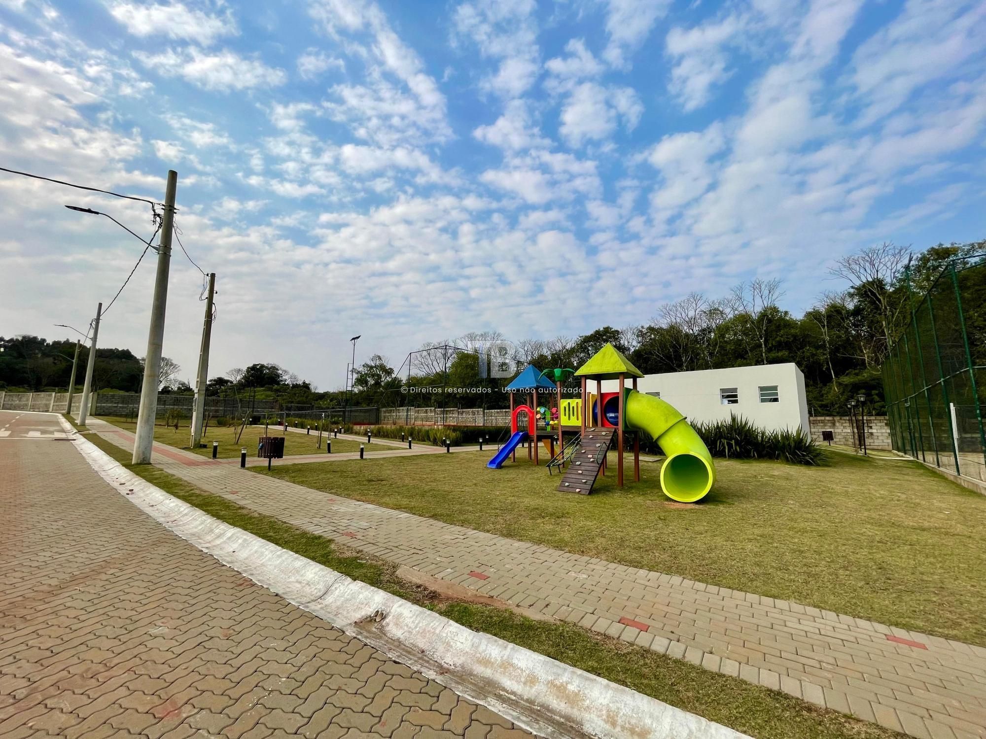 Terreno à Venda em Condomínio Fechado