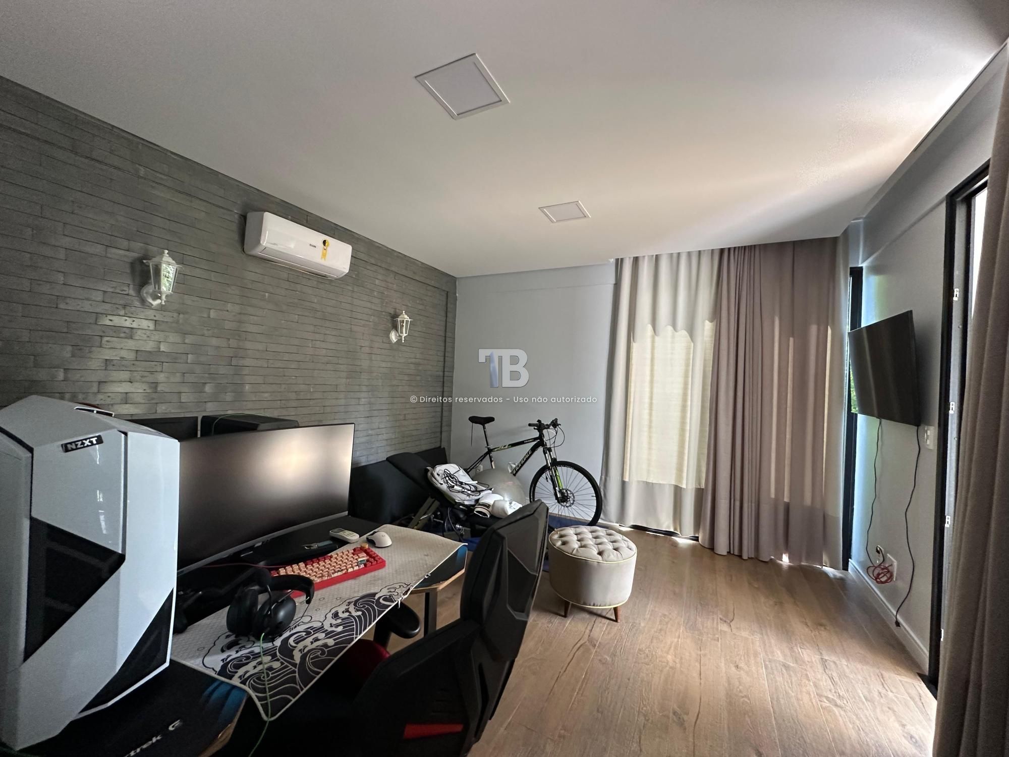 Casa em Condomínio Fechado