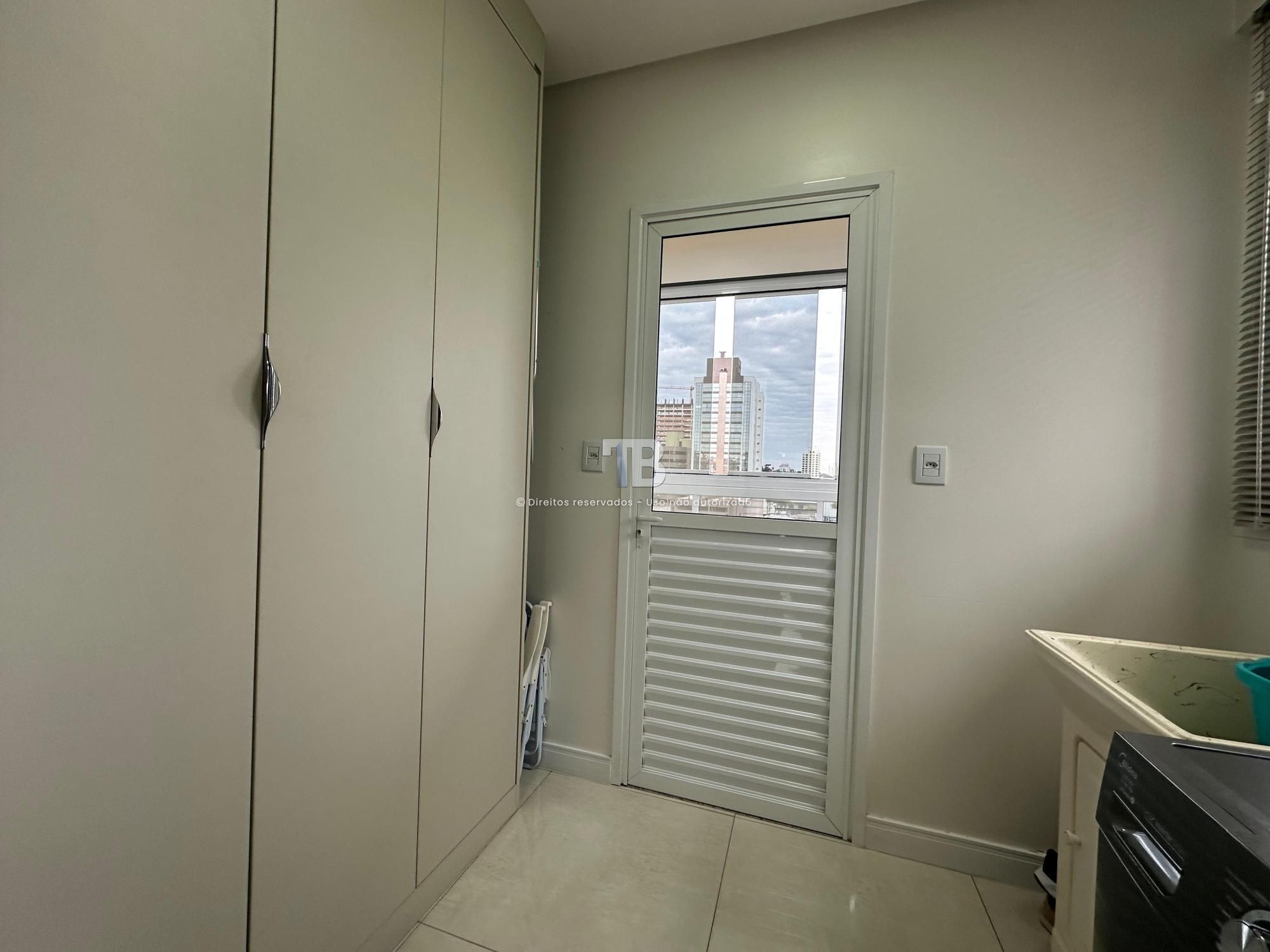 Apartamento Semimobiliado à Venda