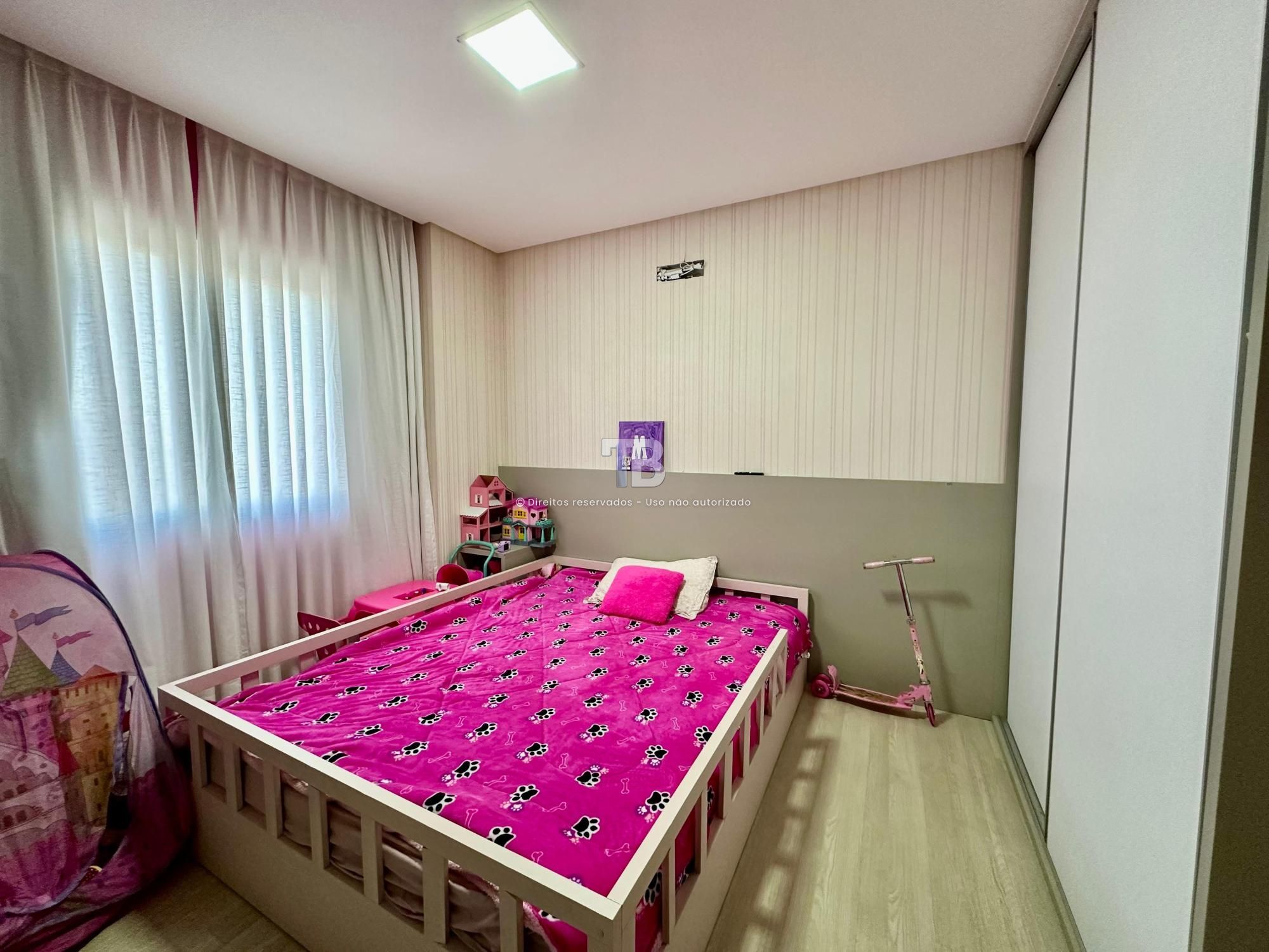 Apartamento Semimobiliado com 3 suítes