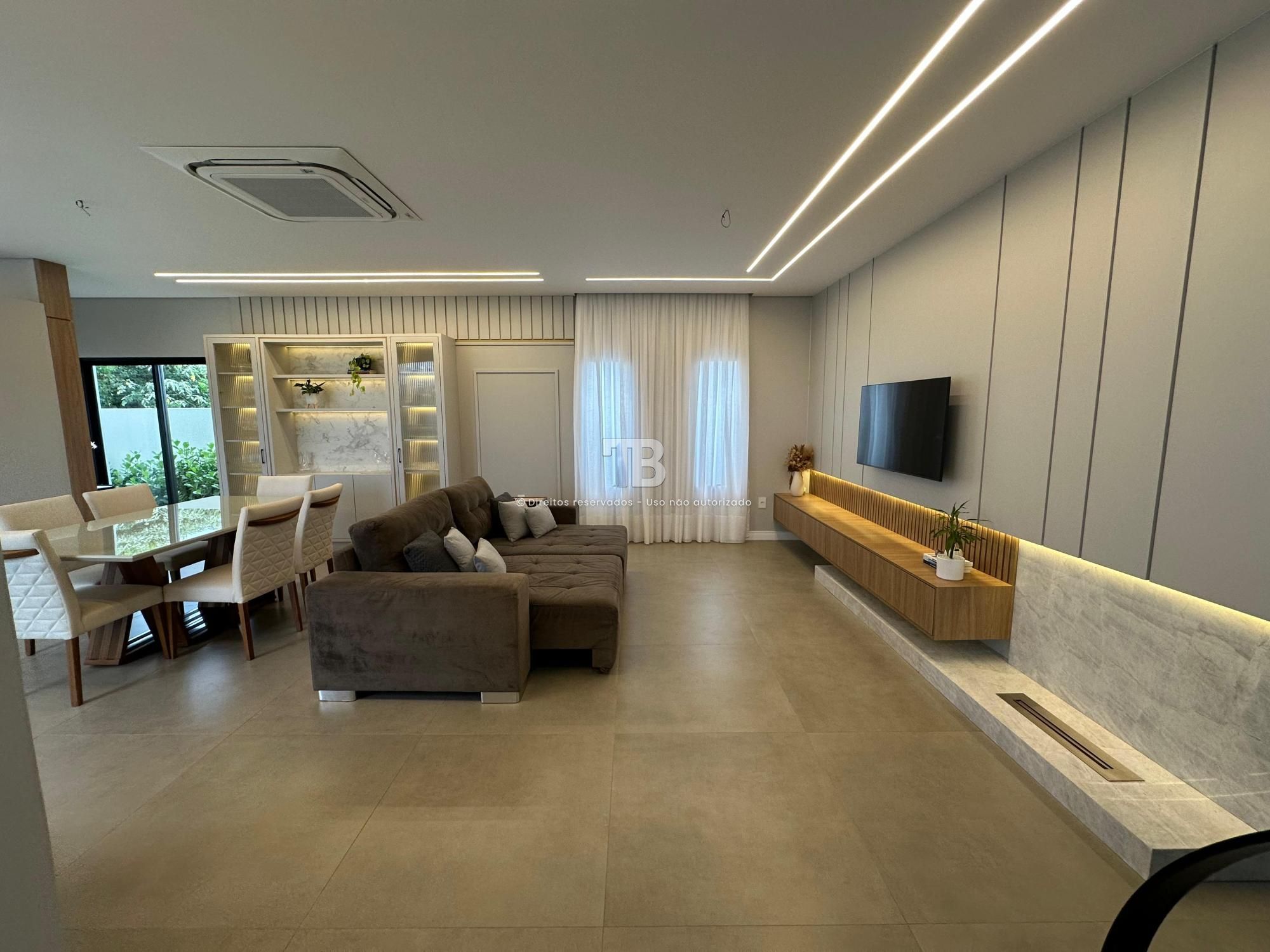 Casa Semimobiliada com Piscina