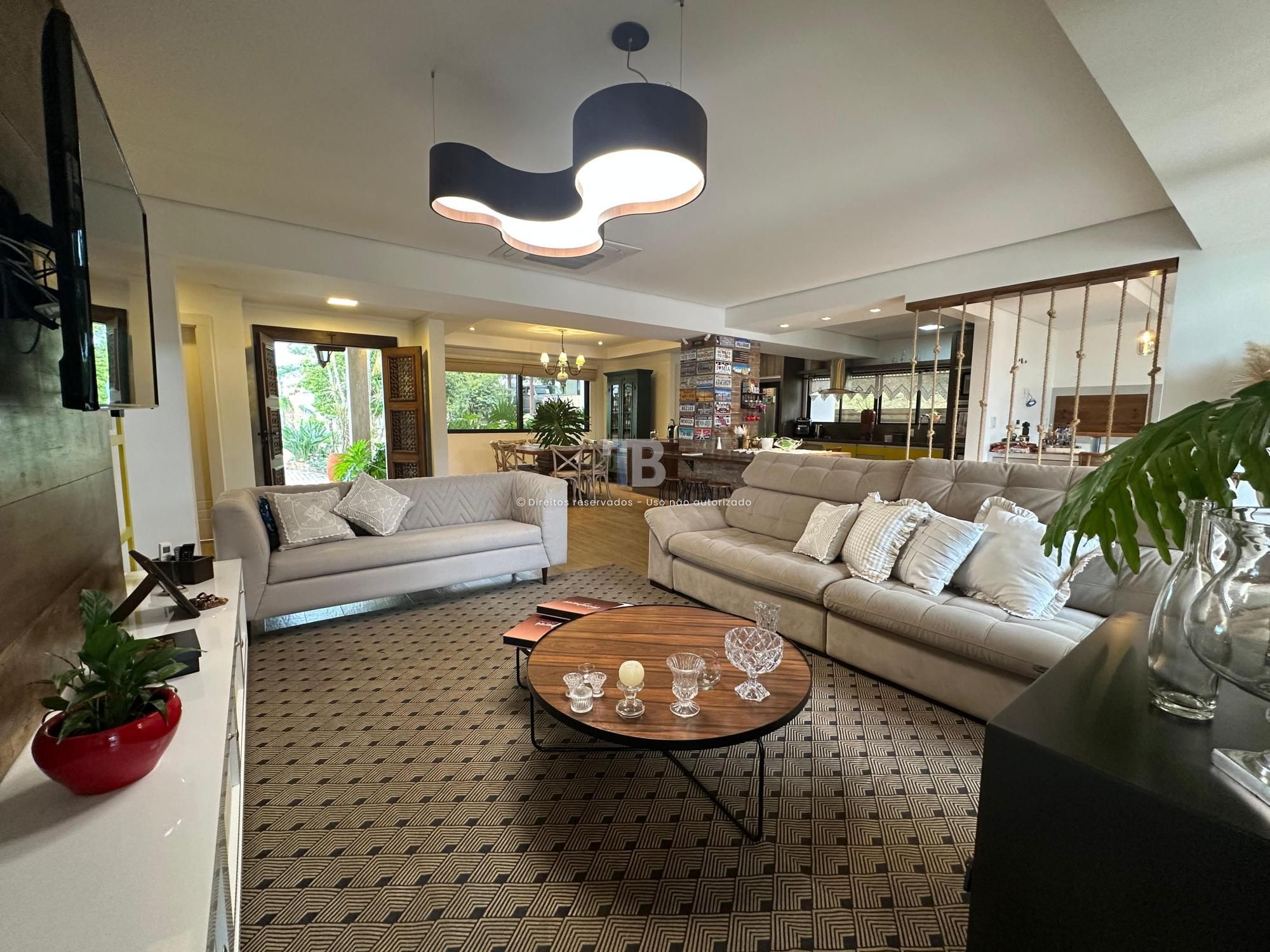 Casa em Condomínio Fechado