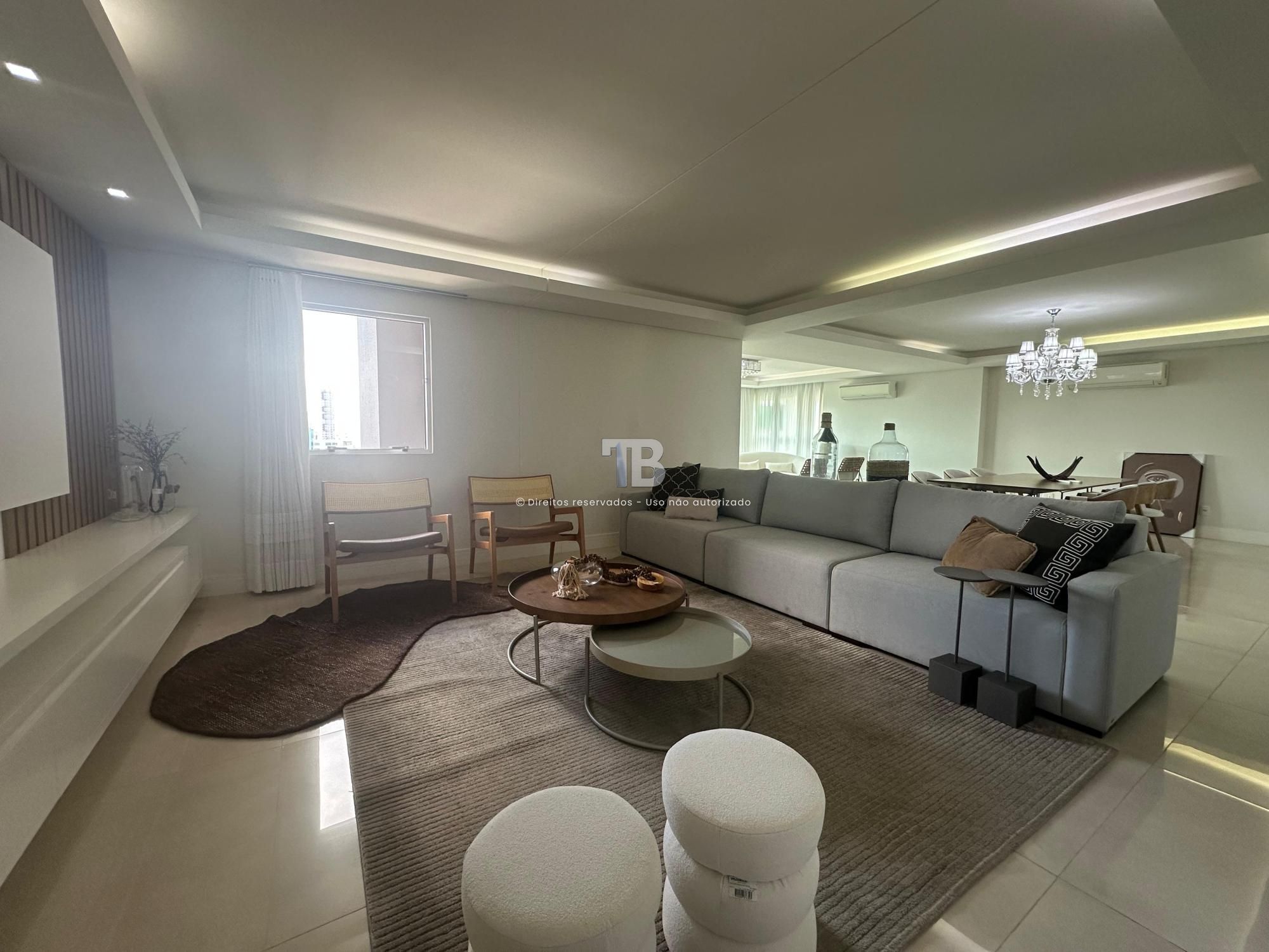 Apartamento de 3 Suítes, Centro