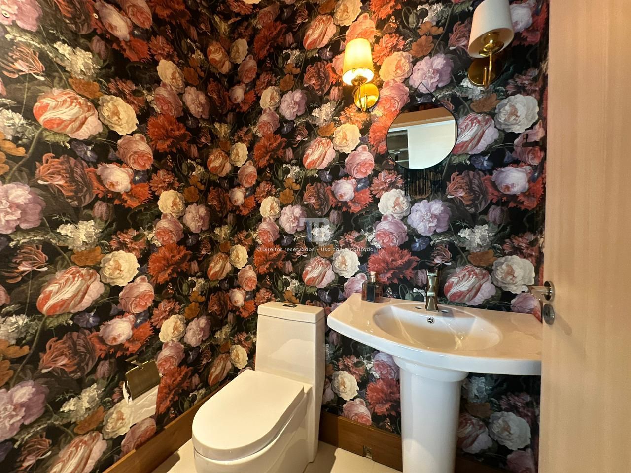 Apartamento Semimobiliado à Venda