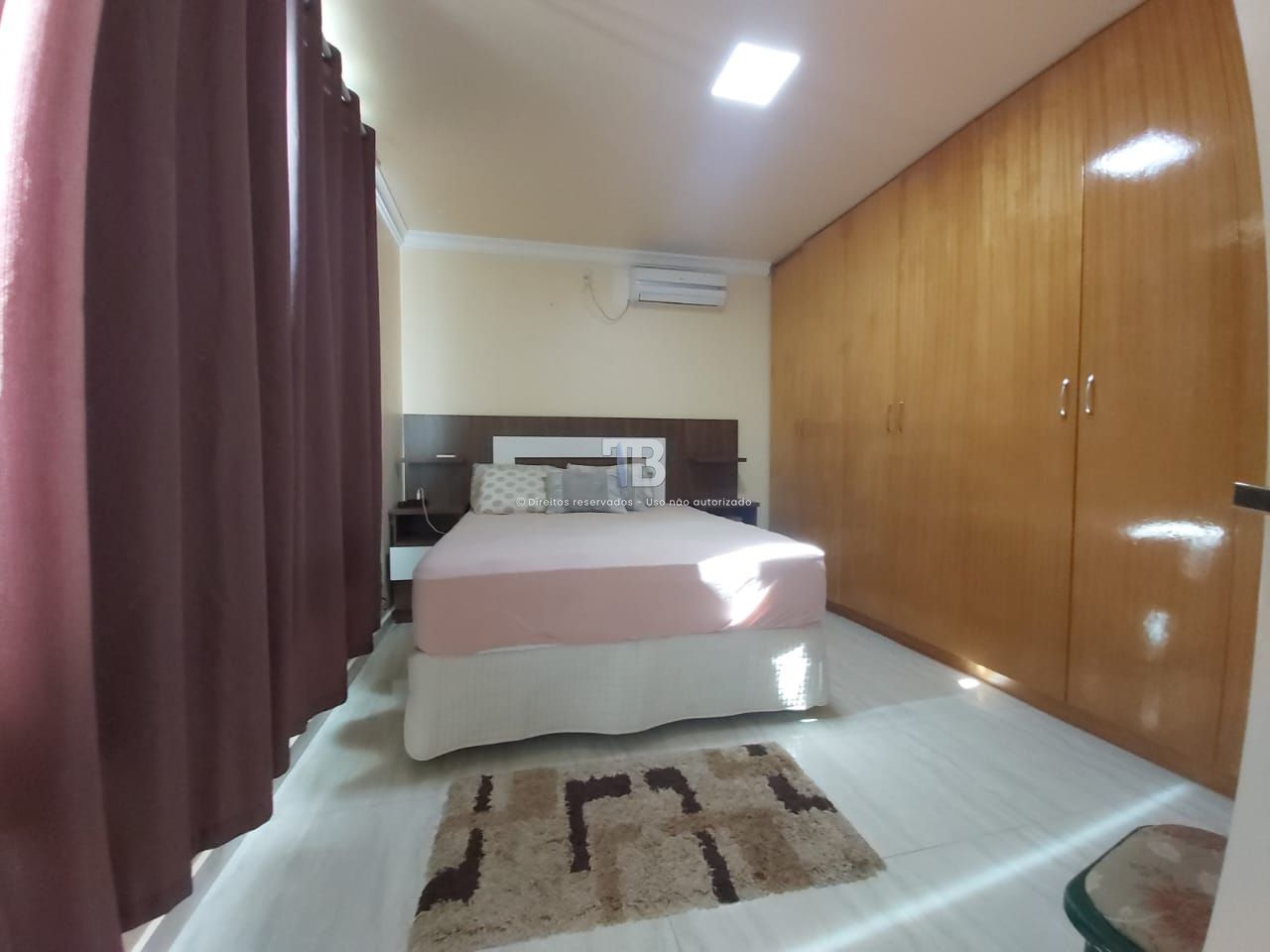 Casa semimobiliada com 4 quartos